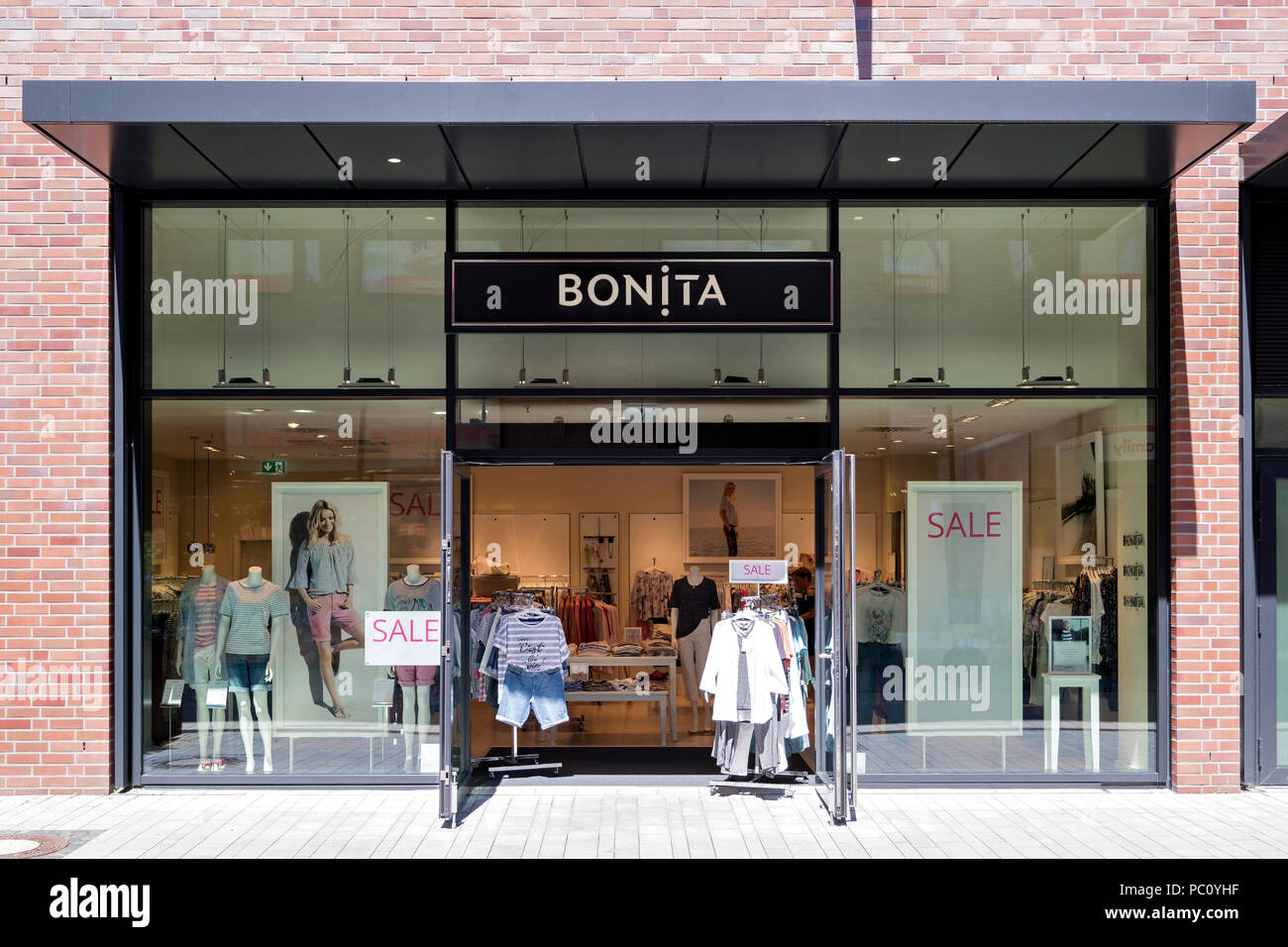 Bonita fashion -Fotos und -Bildmaterial in hoher Auflösung – Alamy