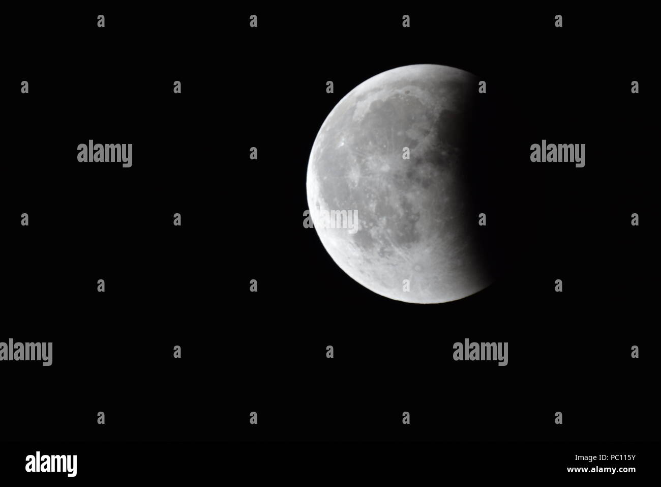 Mondfinsternis in Nahaufnahme zeigt die Details der Mondoberfläche Mondfinsternis Stockfoto