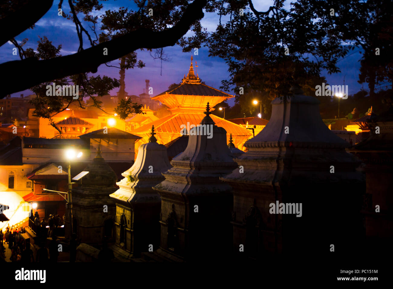 Schöne Nacht Licht golden Pashupatinath Tempel Stockfoto