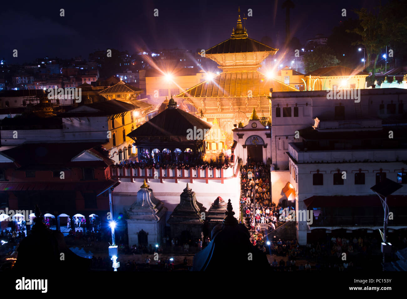 Schöne Nacht Licht golden Pashupatinath Tempel Stockfoto