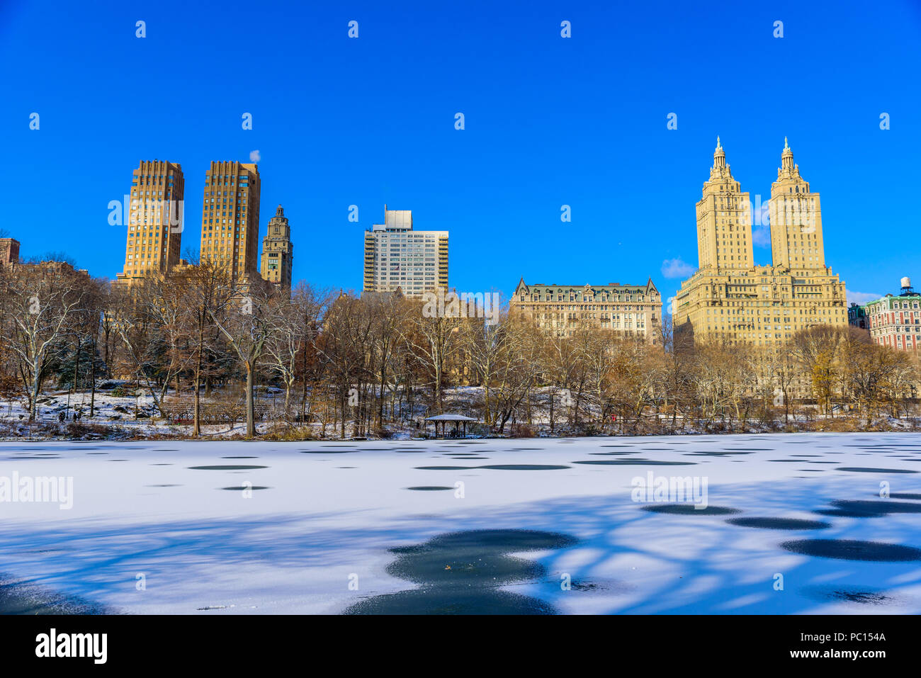 See im Central Park von New York City im Winter Landschaft, USA Stockfoto