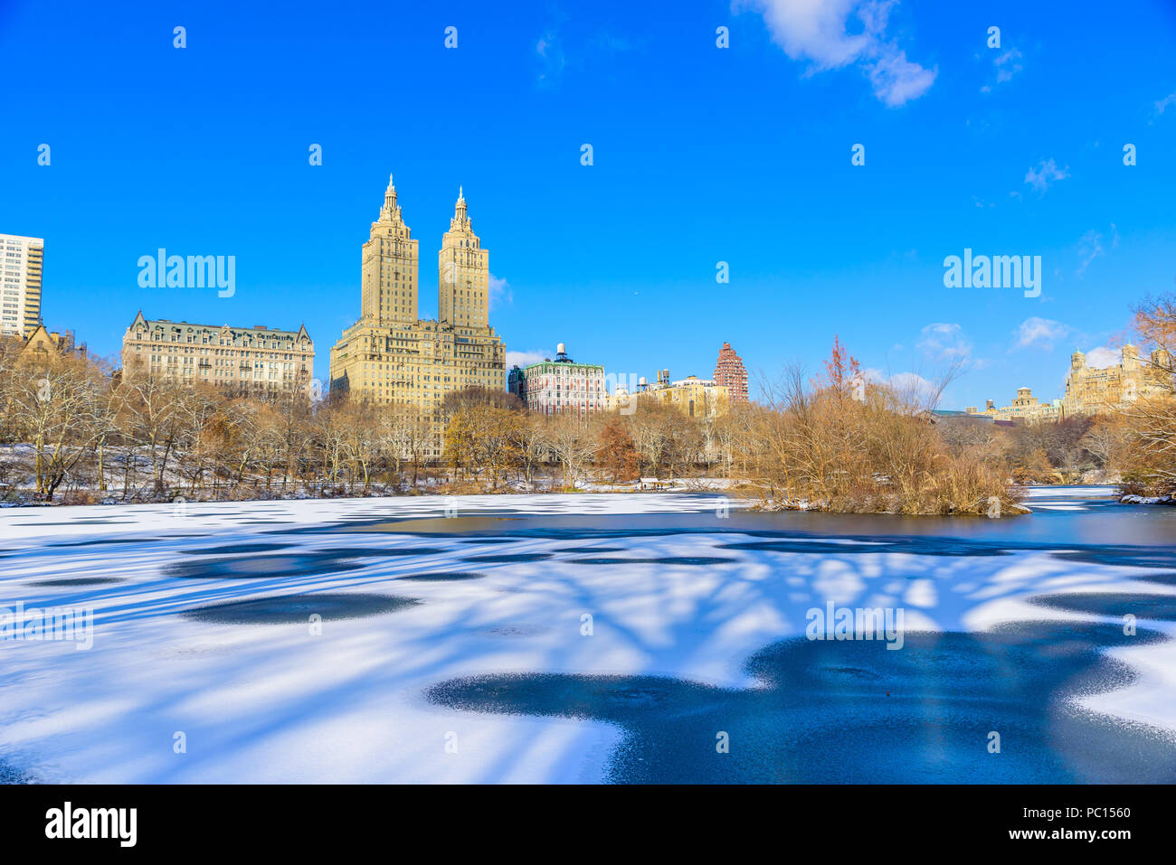See im Central Park von New York City im Winter Landschaft, USA Stockfoto