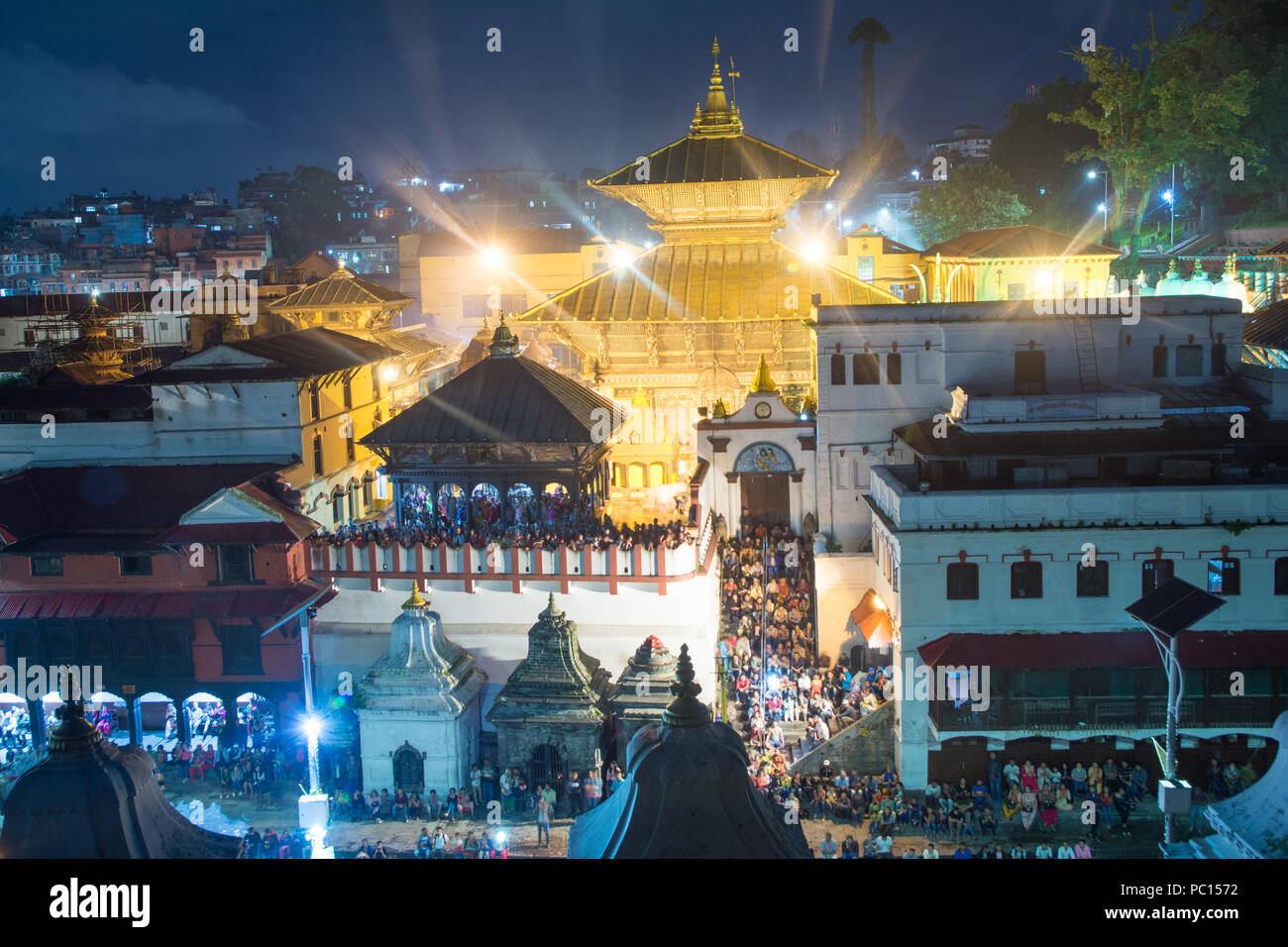 Schöne Nacht Licht golden Pashupatinath Tempel Stockfoto