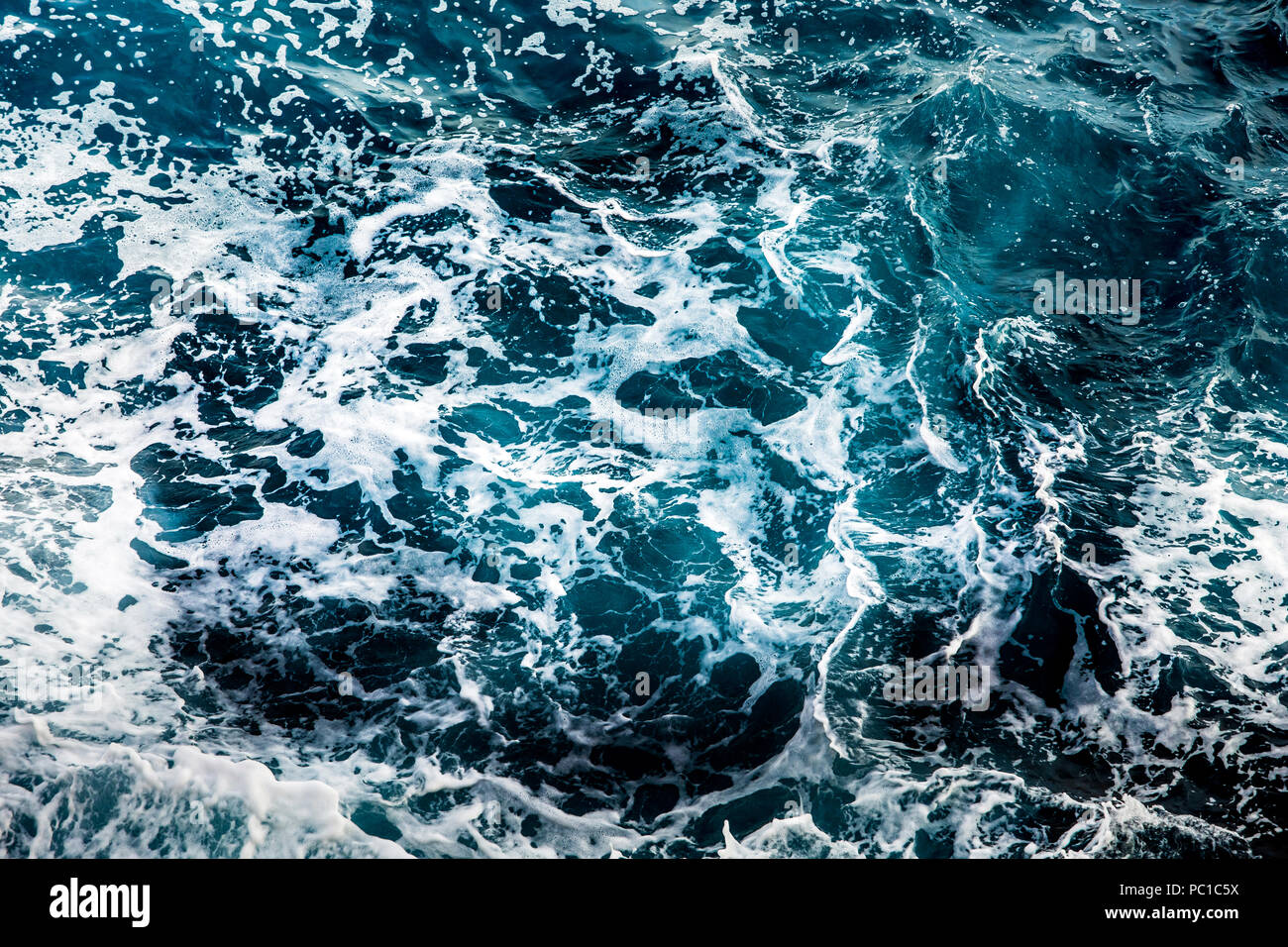 Blue sea water surface, Wellen Muster Hintergrund Stockfoto
