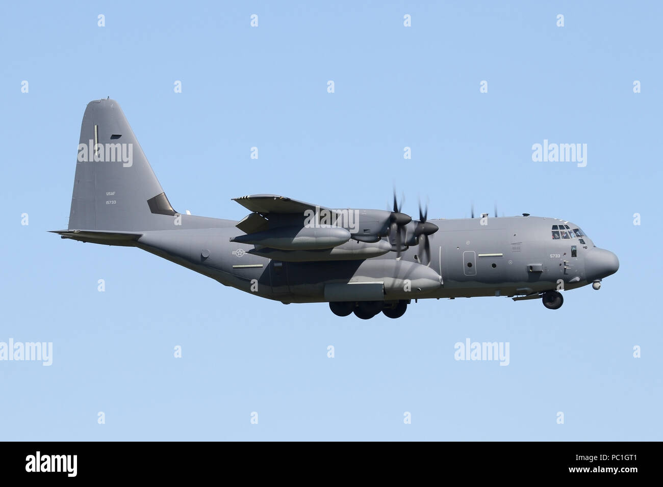 USAF Lockheed Martin MC-130J von den Bewohner 352 Leistungsbeschreibung auf der Ansatz in die RAF Mildenhall, es ist Ausgangspunkt. Stockfoto