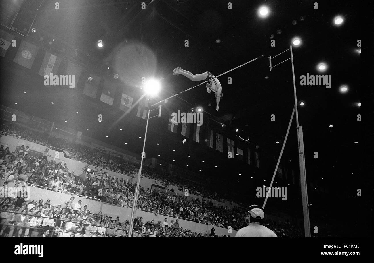 Stabgewölbewettbewerb während der Leichtathletikveranstaltung in Los Angeles, USA, 1986 Stockfoto