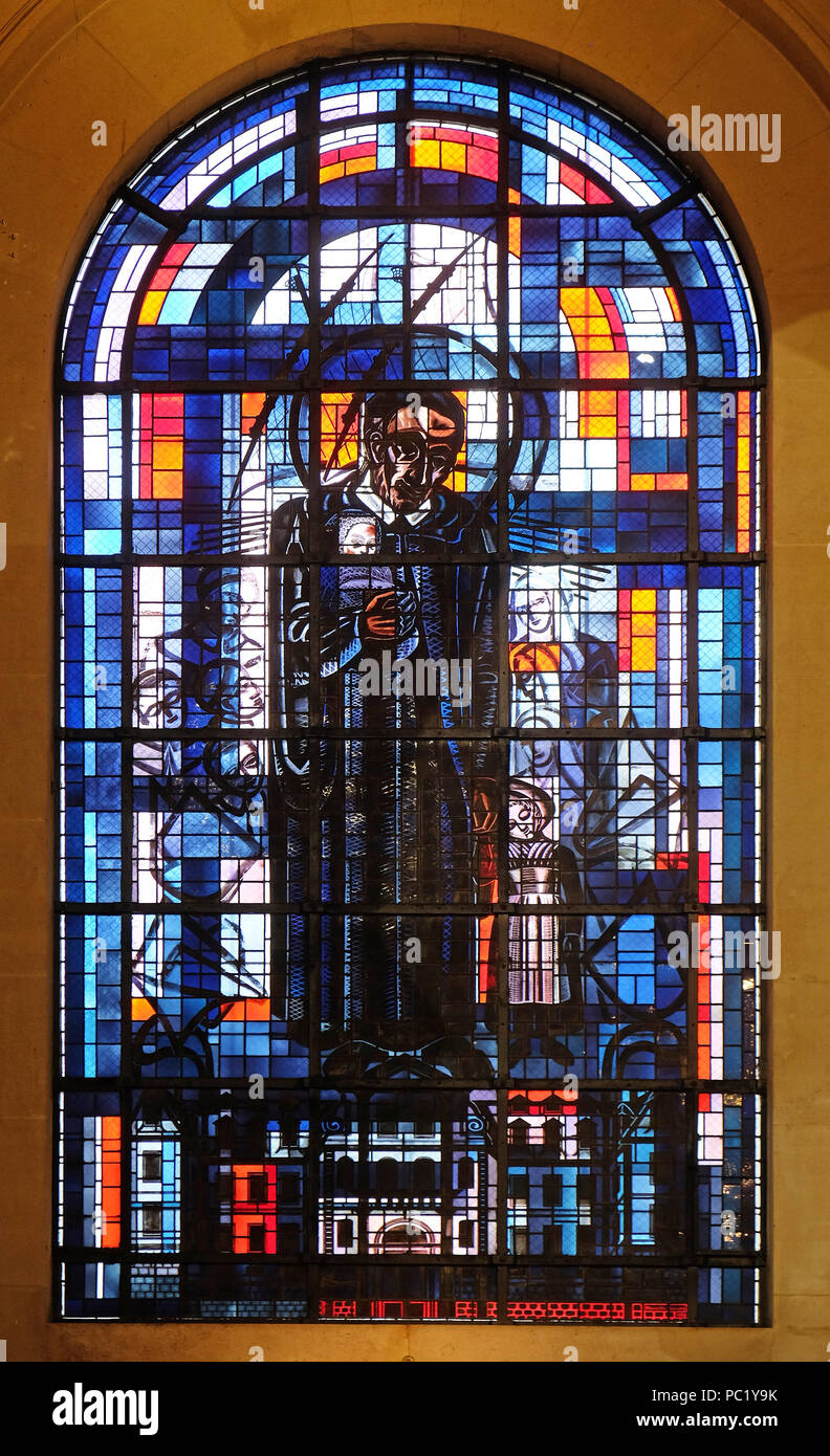 Saint Vincent de Paul, Glasfenster in der Kirche des Hl. Franz Xaver in Paris, Frankreich Stockfoto