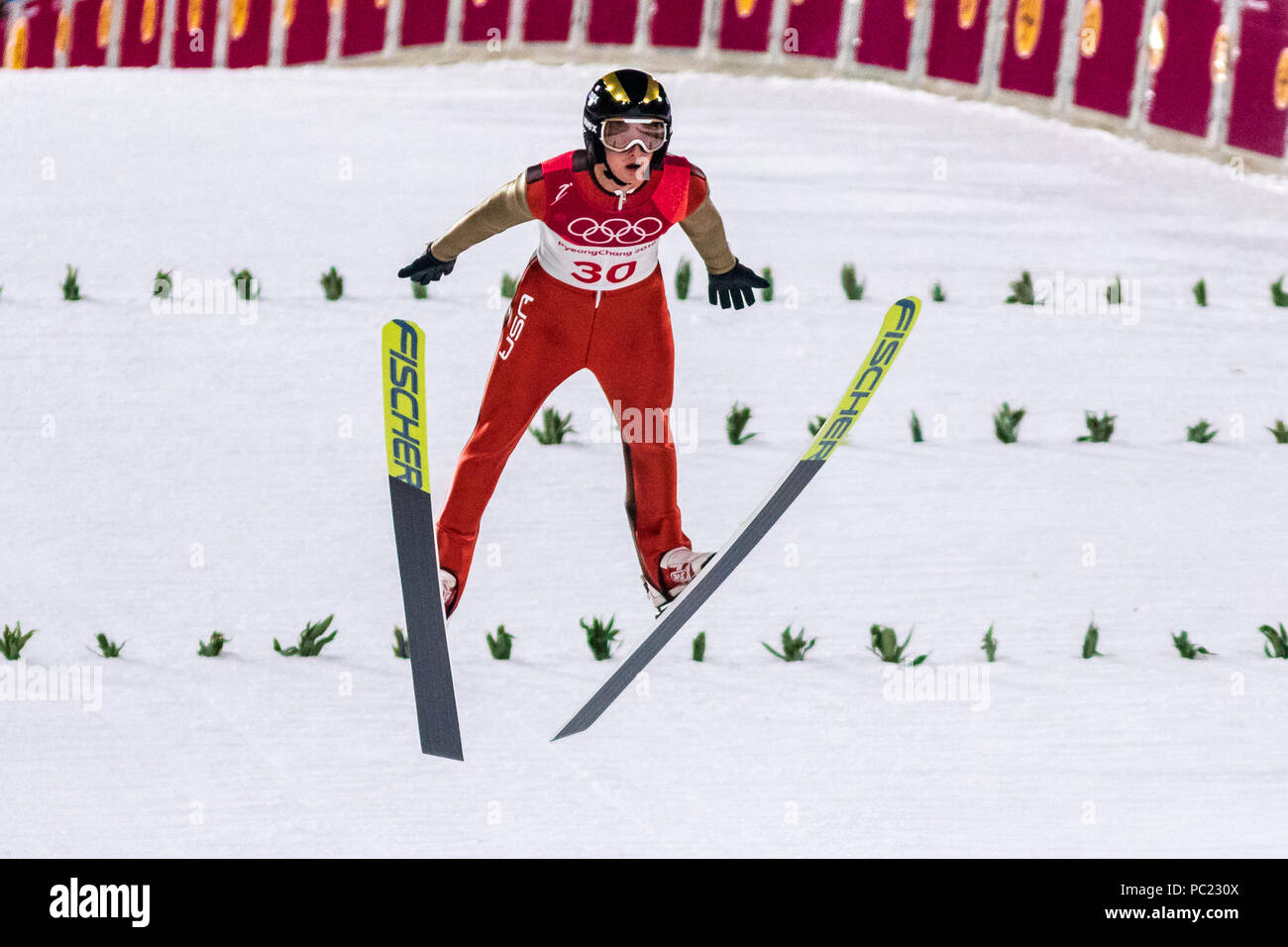 Kevin Bickner (USA) konkurrieren im Skispringen Herren Normalschanze Qualifikation bei den Olympischen Winterspielen PyeongChang 2018 Stockfoto