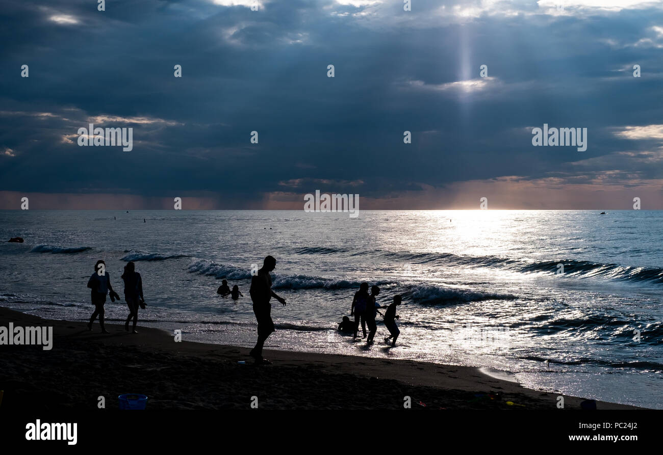 Grand Bend, Kanada - 28. Juli 2018. Entlang der östlichen Küste des Lake Erie befindet sich Grand Bend ist ein beliebter Strand Reiseziel für Paare, Familien Stockfoto