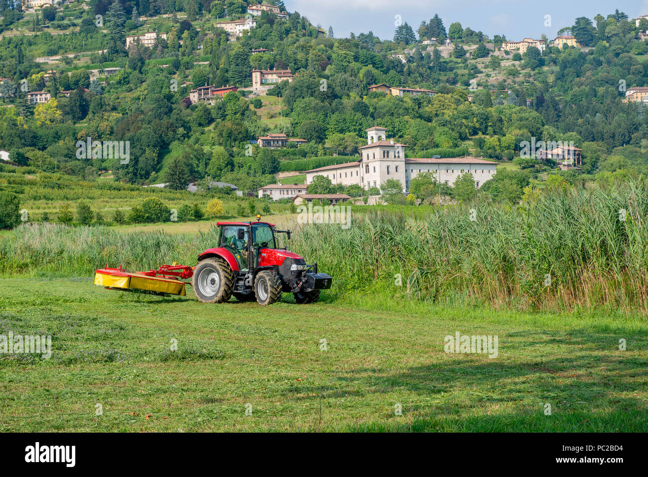 In die Felder für die Ernte Pflug Stockfoto