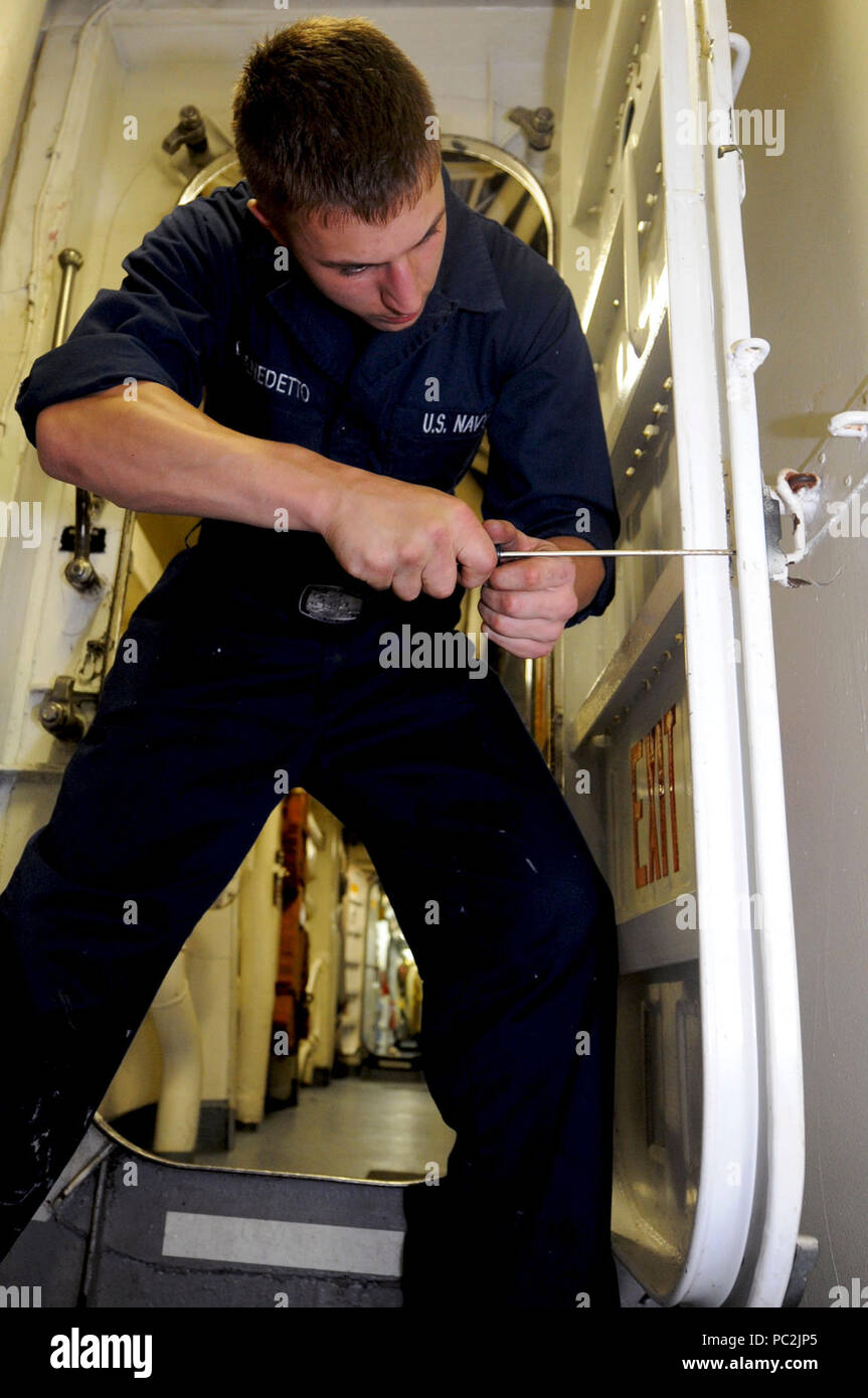 An Bord der USS-Simpson Stockfoto