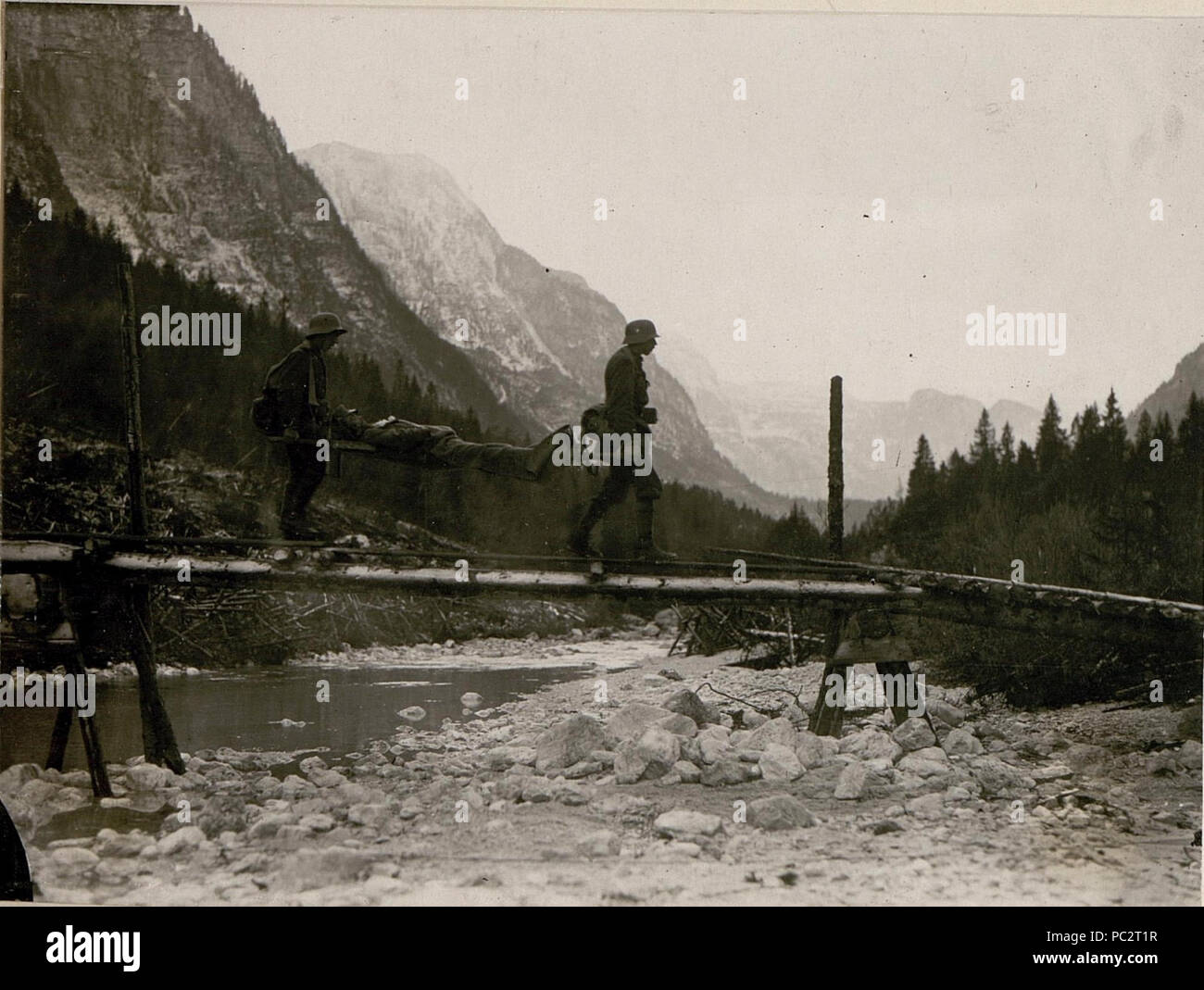 Abtransport der Verwundeten im Seebachtal. (J.R., 7.) Stockfoto