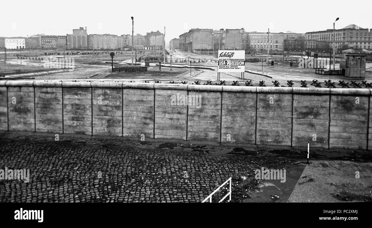 Der berüchtigten Berliner Mauer, Foto 1973 genommen. Stockfoto