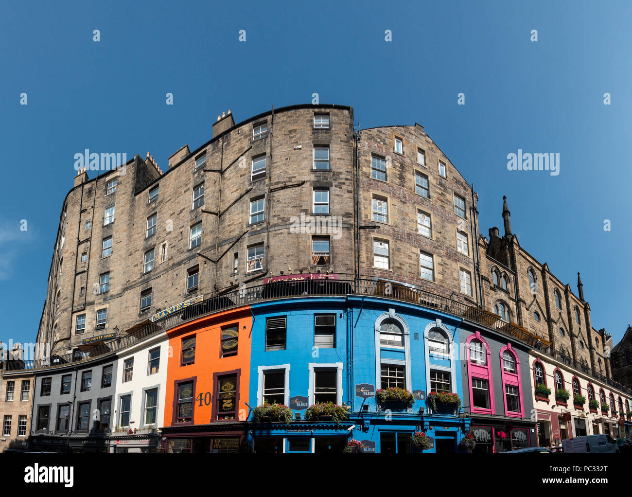 Bunte Fassaden an der Victoria Street in der historischen Altstadt von Edinburgh, Schottland, Großbritannien Stockfoto