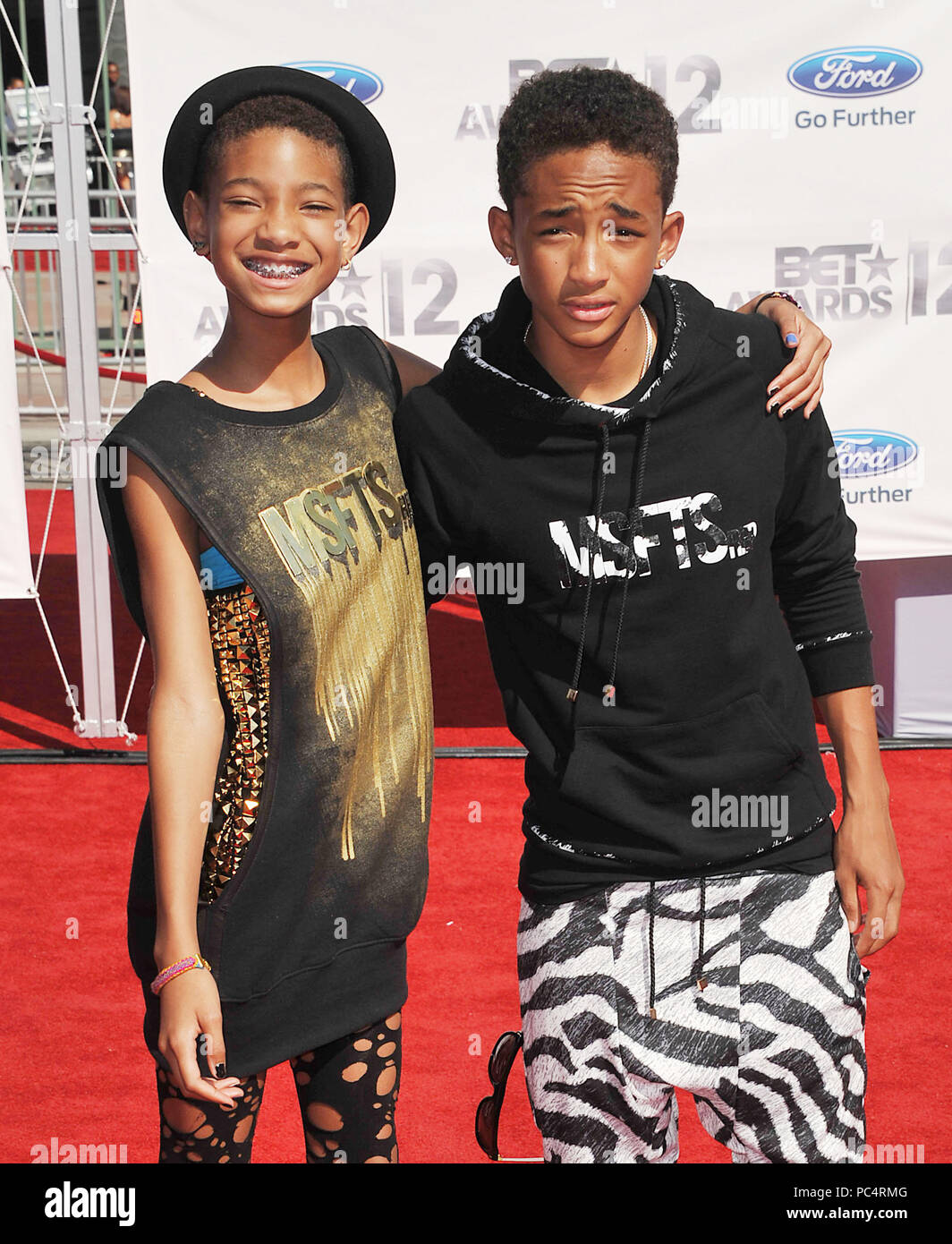 Qa Willow Smith und Jaden Smith 131 Am 12. bet Awards 2012 im Heiligtum Amphitheater in Los Angeles. a Willow Smith und Jaden Smith 131A - - - - - - - - - - - - - Red Carpet Event, Vertikal, USA, Filmindustrie, Prominente, Fotografie, Bestof, Kunst, Kultur und Unterhaltung, Topix Prominente Fashion/Vertikal, Besten, Event in Hollywood Leben - Kalifornien, Roter Teppich und backstage, USA, Film, Stars, Film Stars, TV Stars, Musik, Promis, Fotografie, Bestof, Kunst, Kultur und Unterhaltung, Topix, Vertikal, Familie von aus dem Jahr 2012, Anfrage tsuni Stockfoto