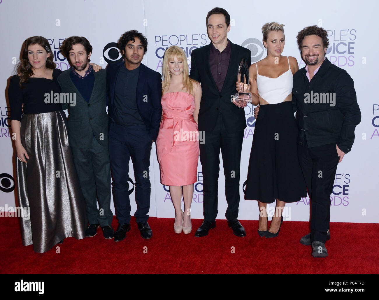 Johnny galecki and kaley cuoco sweeting -Fotos und -Bildmaterial in ...