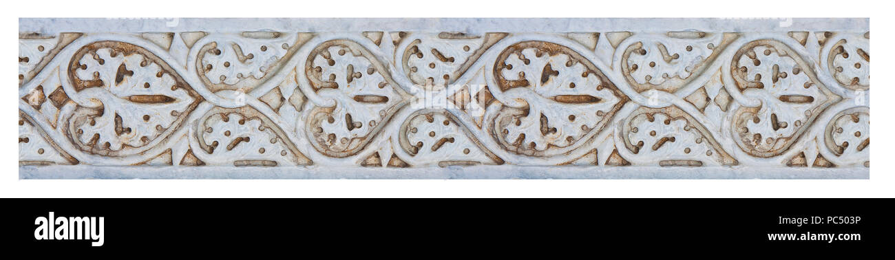 Alte steinerne Rahmen, auf weißem Hintergrund für einfache Auswahl, von der mittelalterlichen Fries von der Fassade der Kathedrale von Pisa (Italien - Toskana - Pis genommen Stockfoto