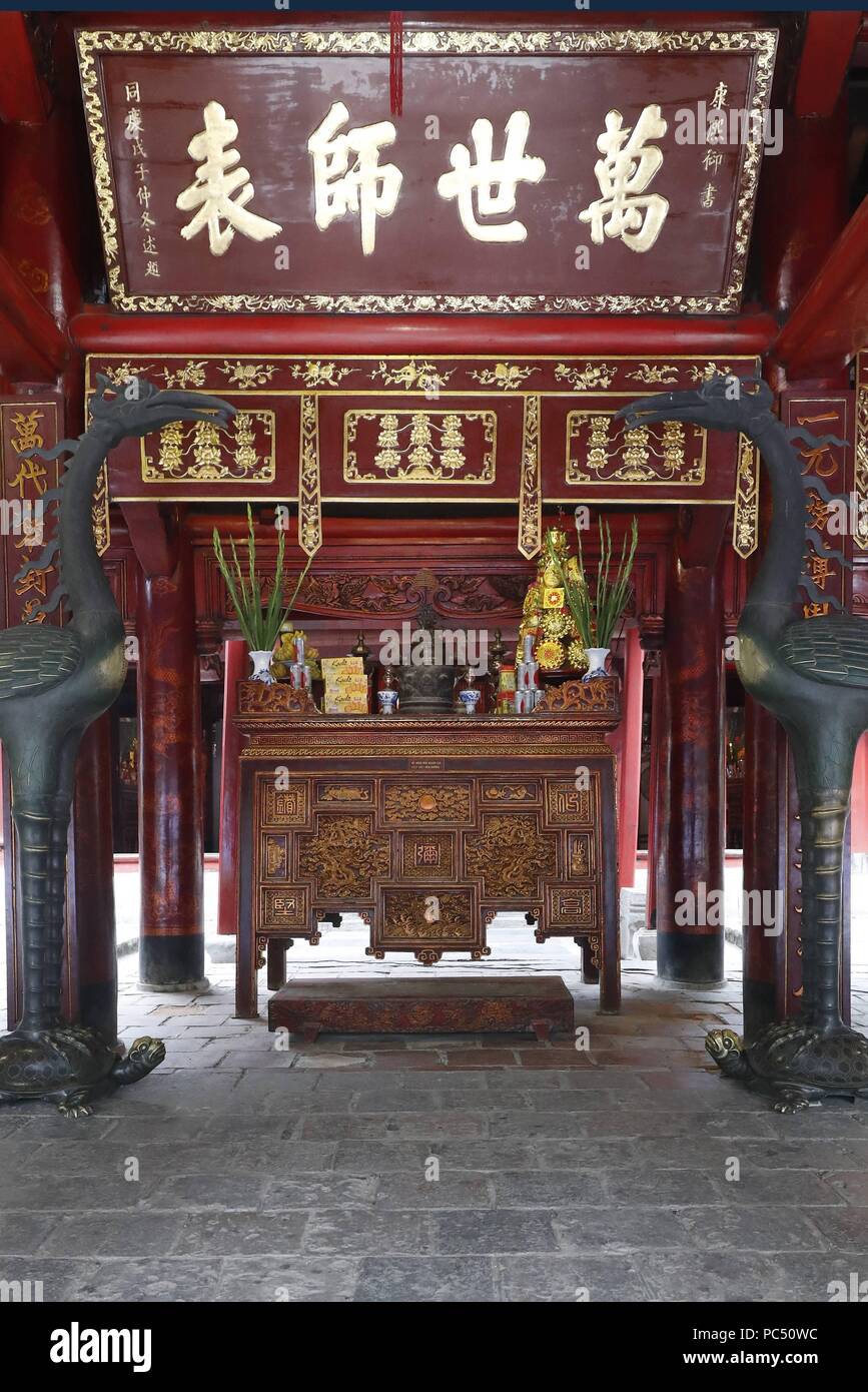 Der Tempel Der Literatur Ist Konfuzianische Tempel War Fruher Ein Zentrum Des Lernens In Hanoi Altar Des Konfuzius Hanoi Vietnam Verwendung Weltweit Stockfotografie Alamy