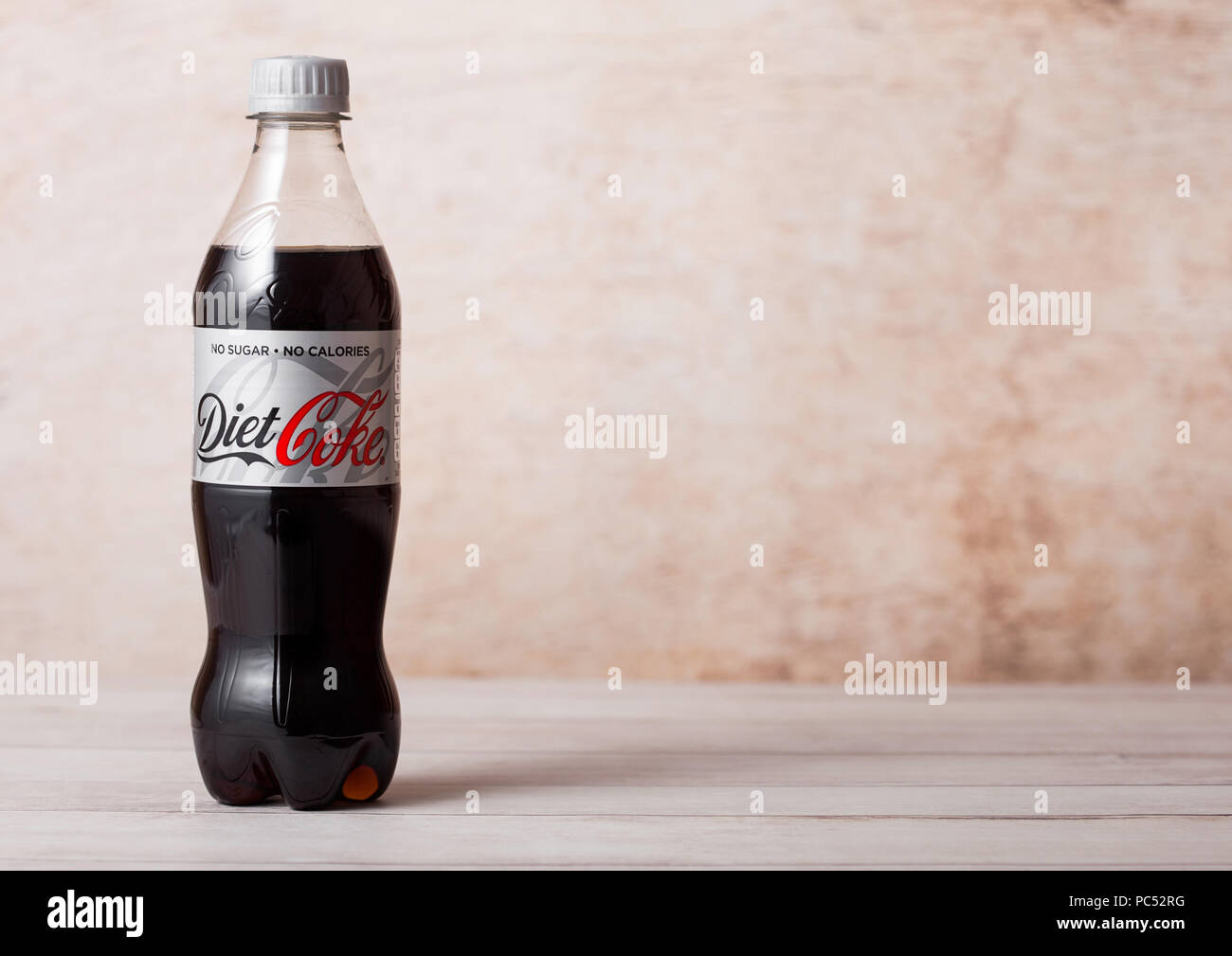 Nasse Plastik Diat Cola Flasche Stockfotos Und Bilder Kaufen Alamy