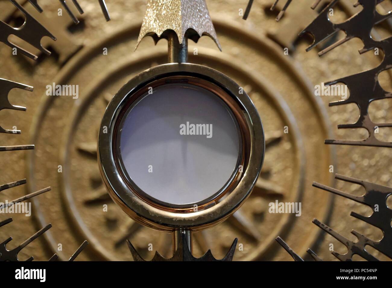 Kirche des Heiligen Herzen Jesu (Nha Tho Tan Dinh). Heiligen Sakrament. Die eucharistische Anbetung. Ho Chi Minh City. Vietnam. | Verwendung weltweit Stockfoto