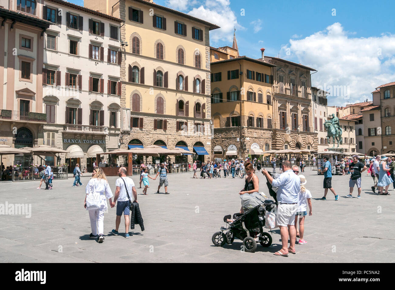 Besucher und Restaurants in die Piazzale Michelangelo in Florenz, Toskana, Italien Stockfoto