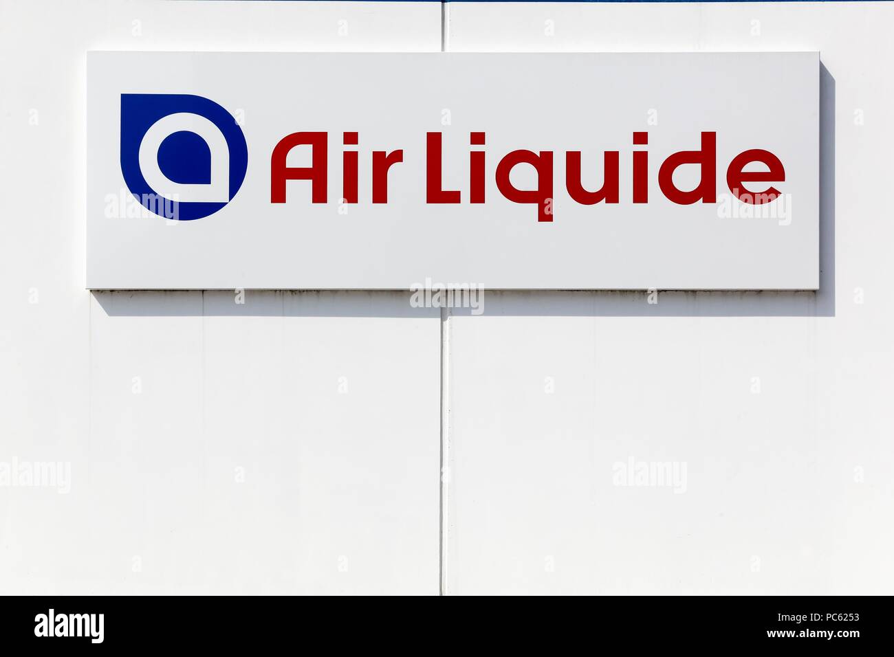 Kamen, Deutschland - Juli 22, 2018: Air Liquide Logo auf eine Wand. Air Liquide ist eine französische multinationale Unternehmen, die industrielle Gase und Dienstleistungen Stockfoto