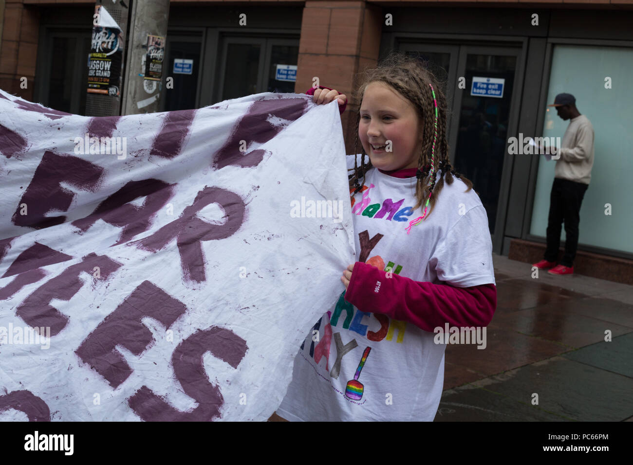 Glasgow, Schottland, am 31. Juli 2018. Rallye in Buchanan Street, zur Unterstützung der Flüchtlinge Vertreibung konfrontiert, die von privaten Wohnungsunternehmen Serco. Serco verkündete diese Woche, dass Sie anfangen würde, um Asylbewerber, deren Antrag auf Zuerkennung der Flüchtlingseigenschaft durch das Home Office abgelehnt haben, vertreiben. Bis zu 300 Flüchtlinge sind mit Blick auf bevorstehende Räumung. Bild: Jeremy Sutton-Hibbert / alamy Nachrichten. Stockfoto