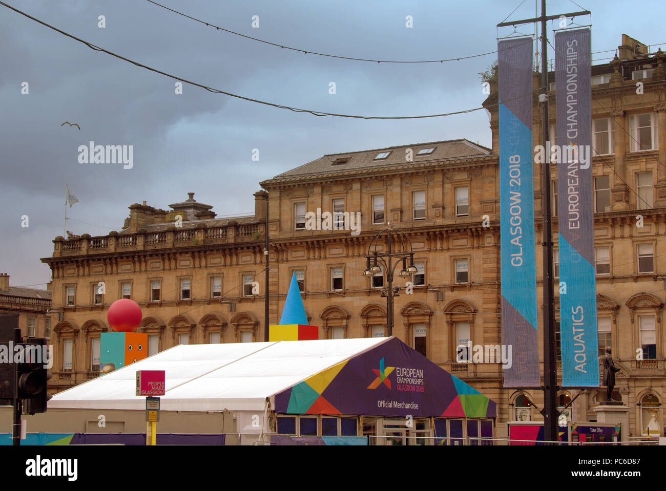 Glasgow, Schottland, Großbritannien 1. August. Die Europäischen Meisterschaften beginnen in der Stadt und Berlin gleichzeitig als Stadt Banner für den sportlichen Feier auf dem George Square Stadtzentrum. Gerard Fähre / alamy Nachrichten Stockfoto