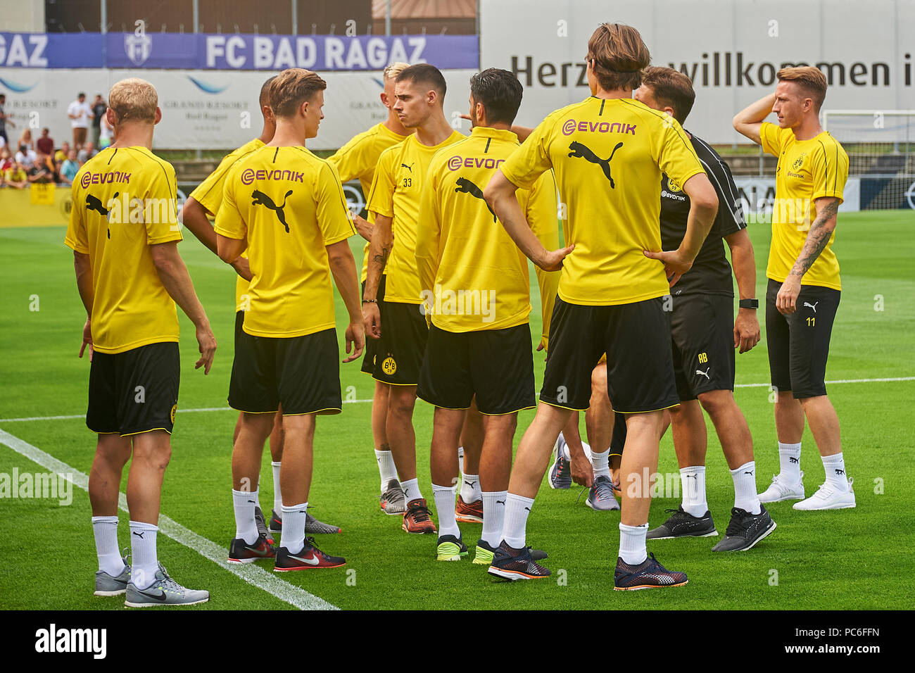 Bad Ragaz, Schweiz. 1. August 2018. Die Spieler sind bereit für eine  Trainingseinheit der ersten Borussia Dortmund das Team am Sportplatz Ri-Au  in Bad Ragaz. Die borussen Aufenthalt in Bad Ragaz für