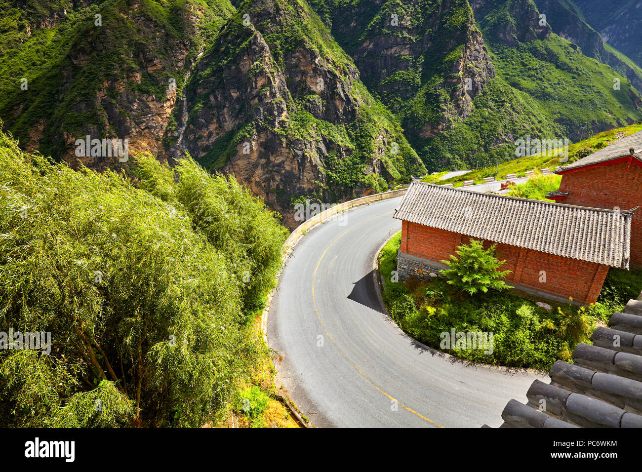 Scenic Mountain Road biegen, China. Stockfoto