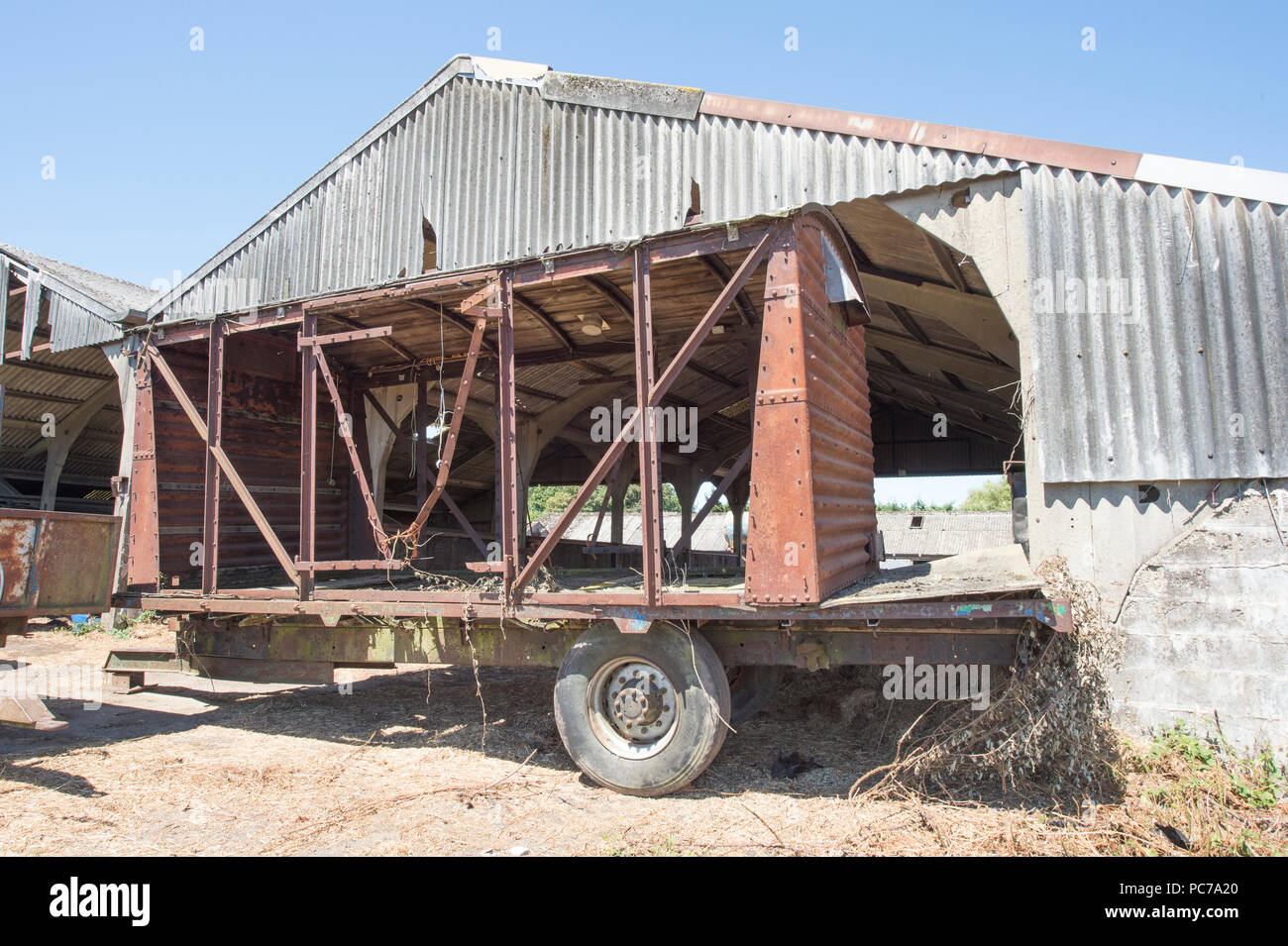 Verlassenen Eisenbahnwagen auf einem Bauernhof Stockfoto