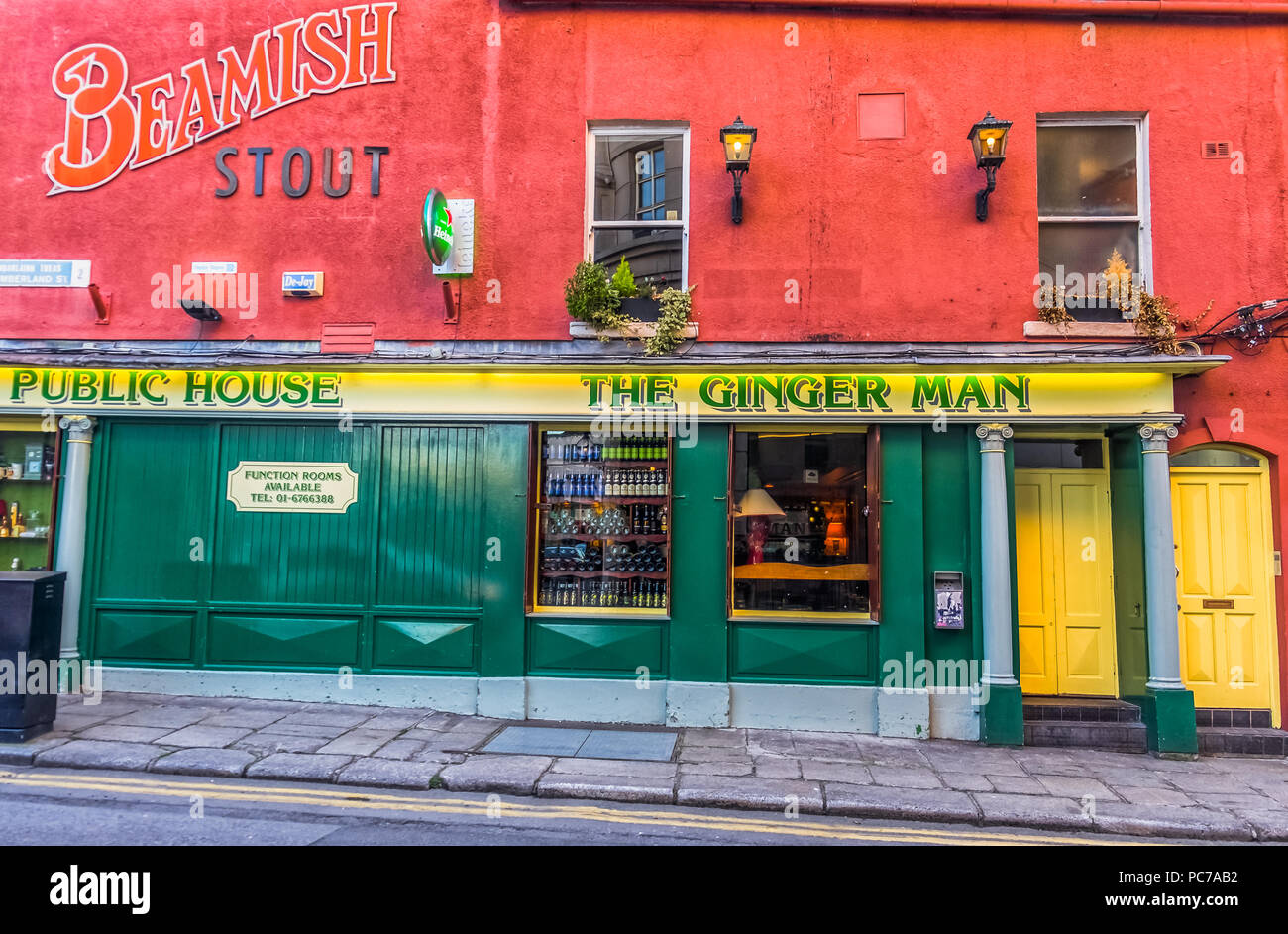 Dublin, Irland, März 2018, Fassade der 'Ingwer' Pub Gebäude Stockfoto