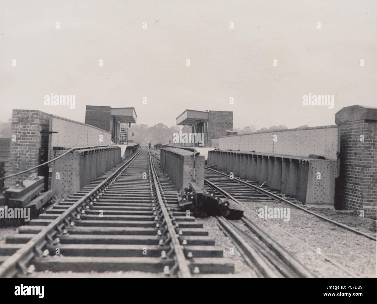 Jahrgang 1932 Foto der Brücke Nr. 9, Kanonen Park Station Stanmore. London Tube, Jubilee Line. Stockfoto