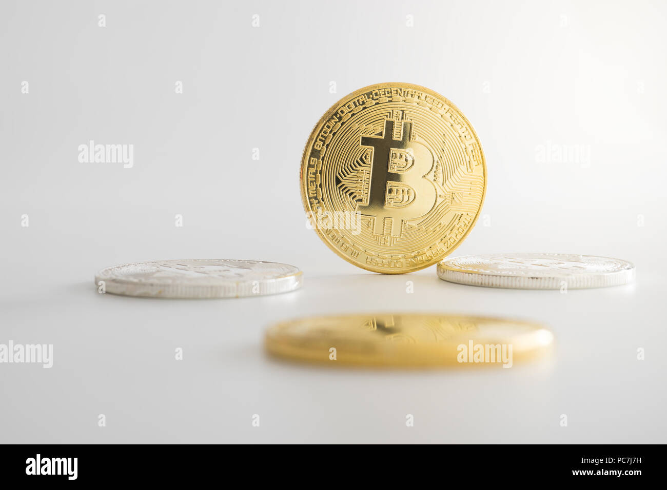 Golden Bitcoin Cryptocurrency Stockfoto