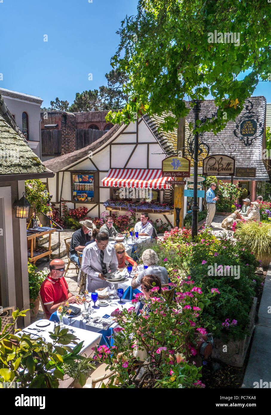 CARMEL ALFRESCO RESTAURANT PortaBella Restaurant sonnige Terrasse speisen in Karmel am Meer Kalifornien USA Stockfoto