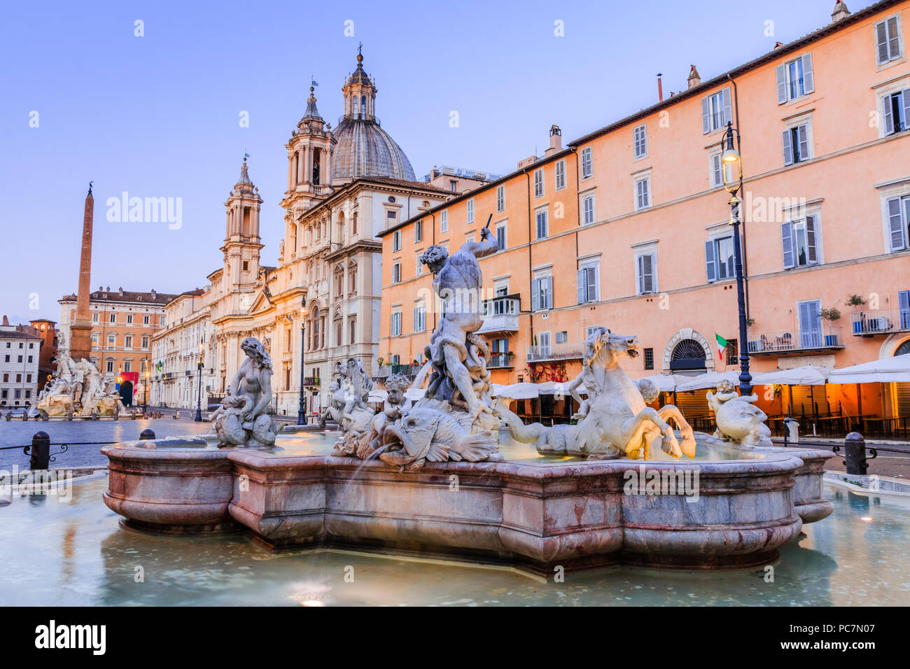Rom, Italien. Die Piazza Navona und Neptunbrunnen in Rom, Italien. Stockfoto