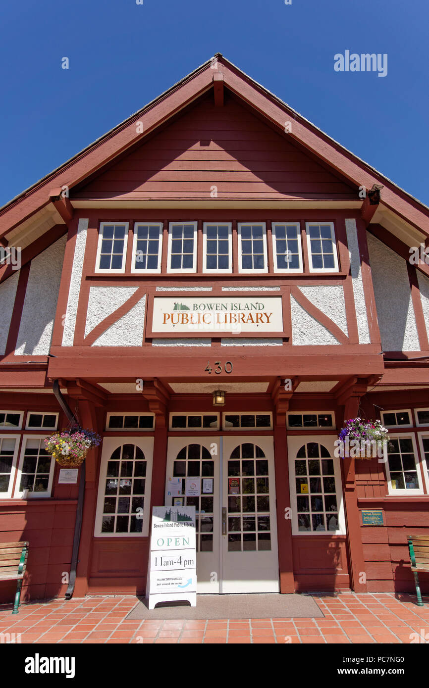 Eingang zur Bowen Island öffentliche Bibliothek in der ehemaligen Alten General Store Gebäude auf Bowen Island in der Nähe von Vancouver, British Columbi Stockfoto Eingang zur Bowen Island öffentliche Bibliothek in der ehemaligen Alten General Store Gebäude auf Bowen Island in der Nähe von Vancouver, British Columbi Stockfoto