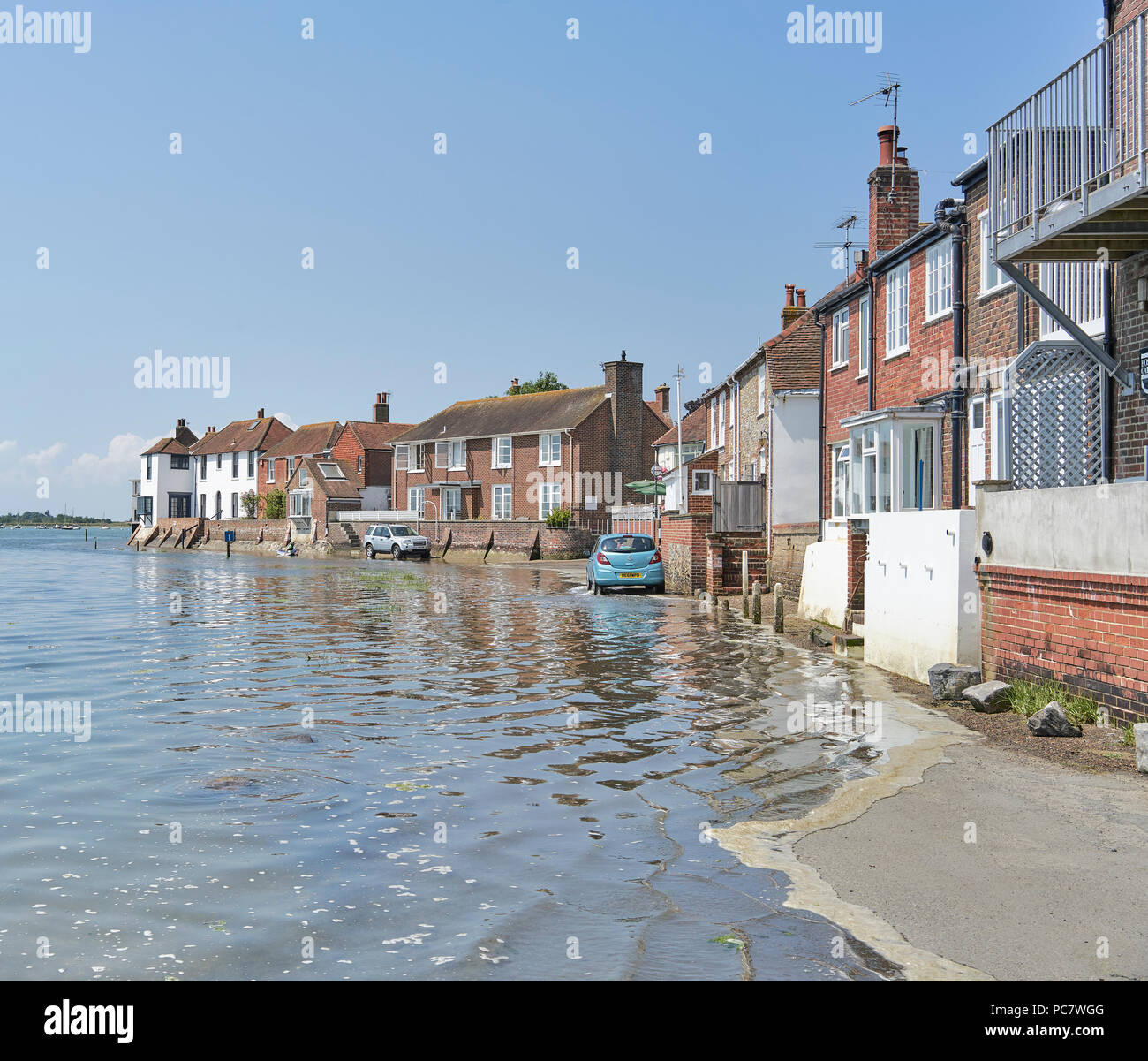 Bosham Hafen Hochwasser bei Flut an einem sonnigen Sommertag Stockfoto