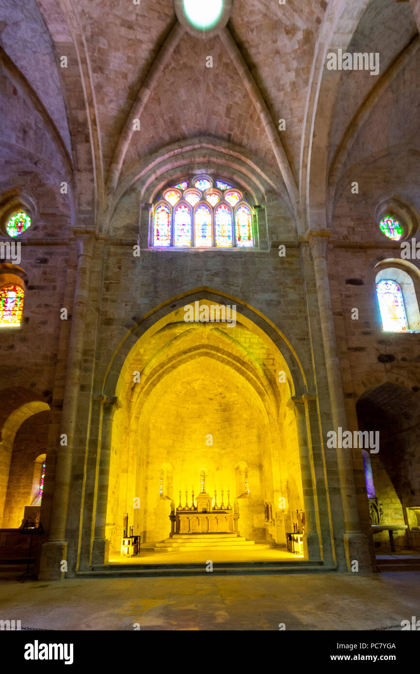 Abteikirche der Abtei Sainte-Marie de Fontfroide oder Fontfroide Abbey in der Nähe von Narbonne, Aude, Royal, Frankreich, West Europa Stockfoto