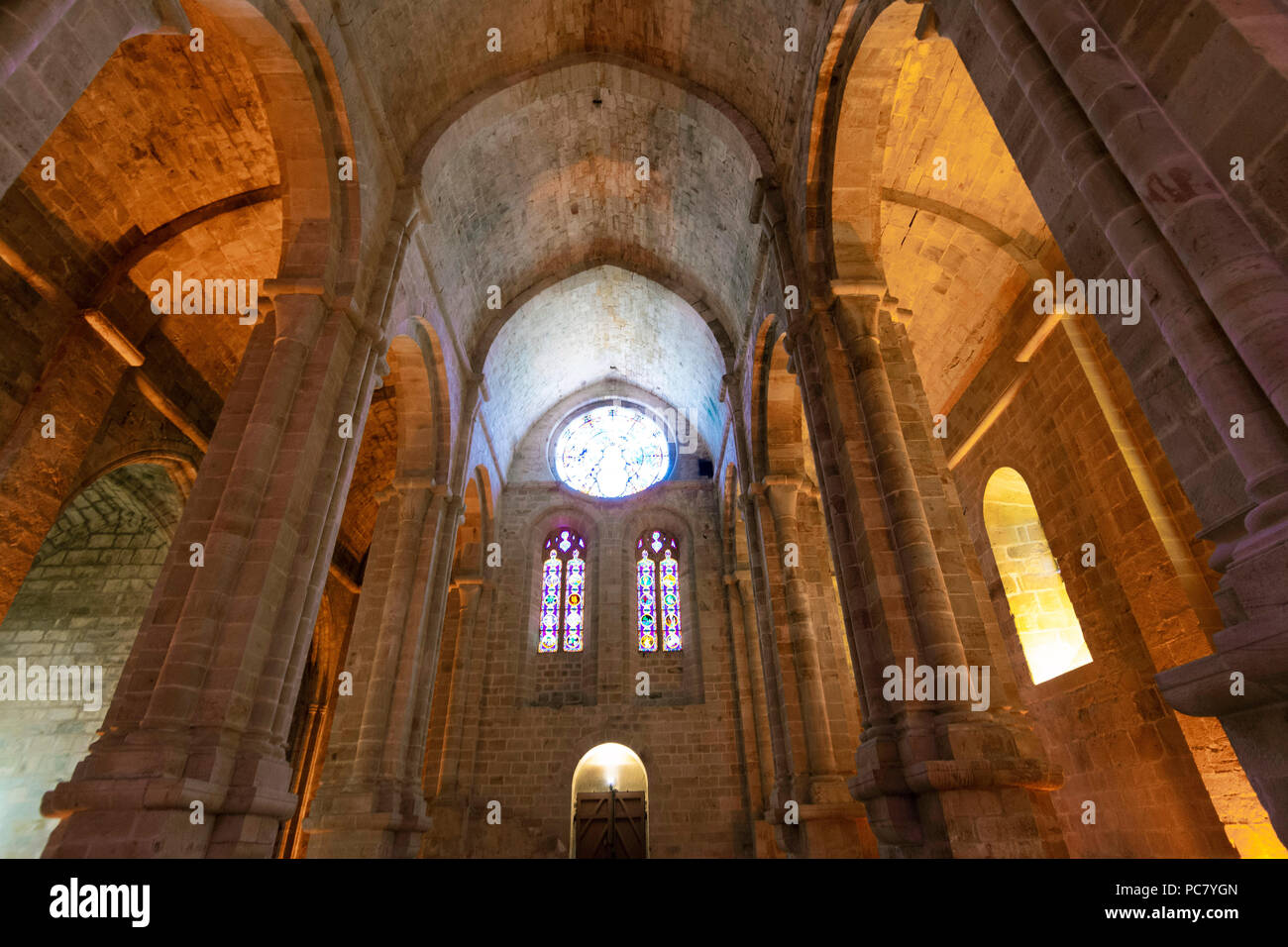 Abteikirche der Abtei Sainte-Marie de Fontfroide oder Fontfroide Abbey in der Nähe von Narbonne, Aude, Royal, Frankreich, West Europa Stockfoto
