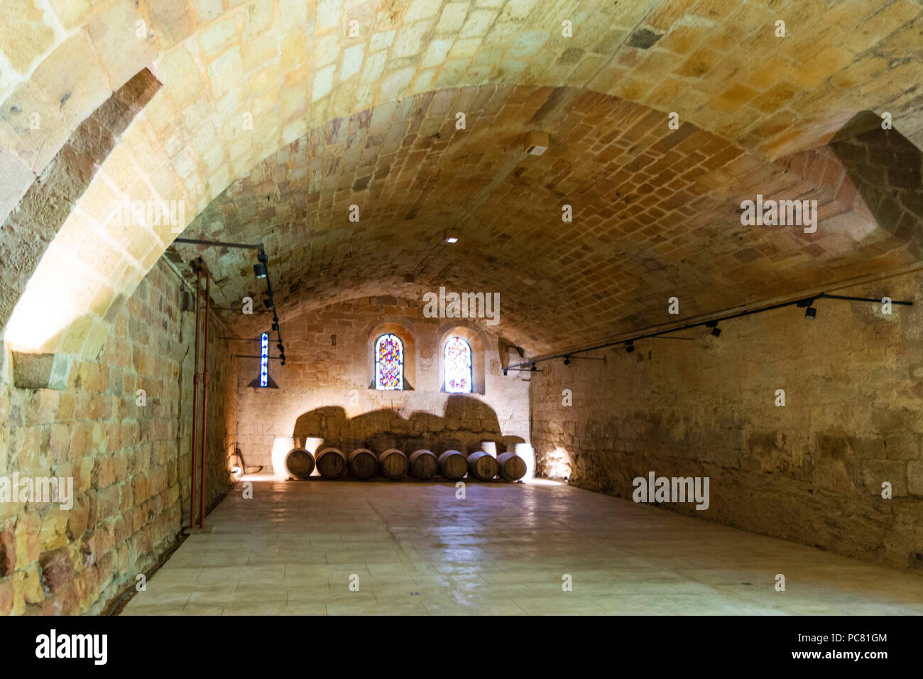 Der Keller der Abtei Sainte-Marie de Fontfroide oder Fontfroide Abbey in der Nähe von Narbonne, Aude, Royal, Frankreich, West Europa Stockfoto