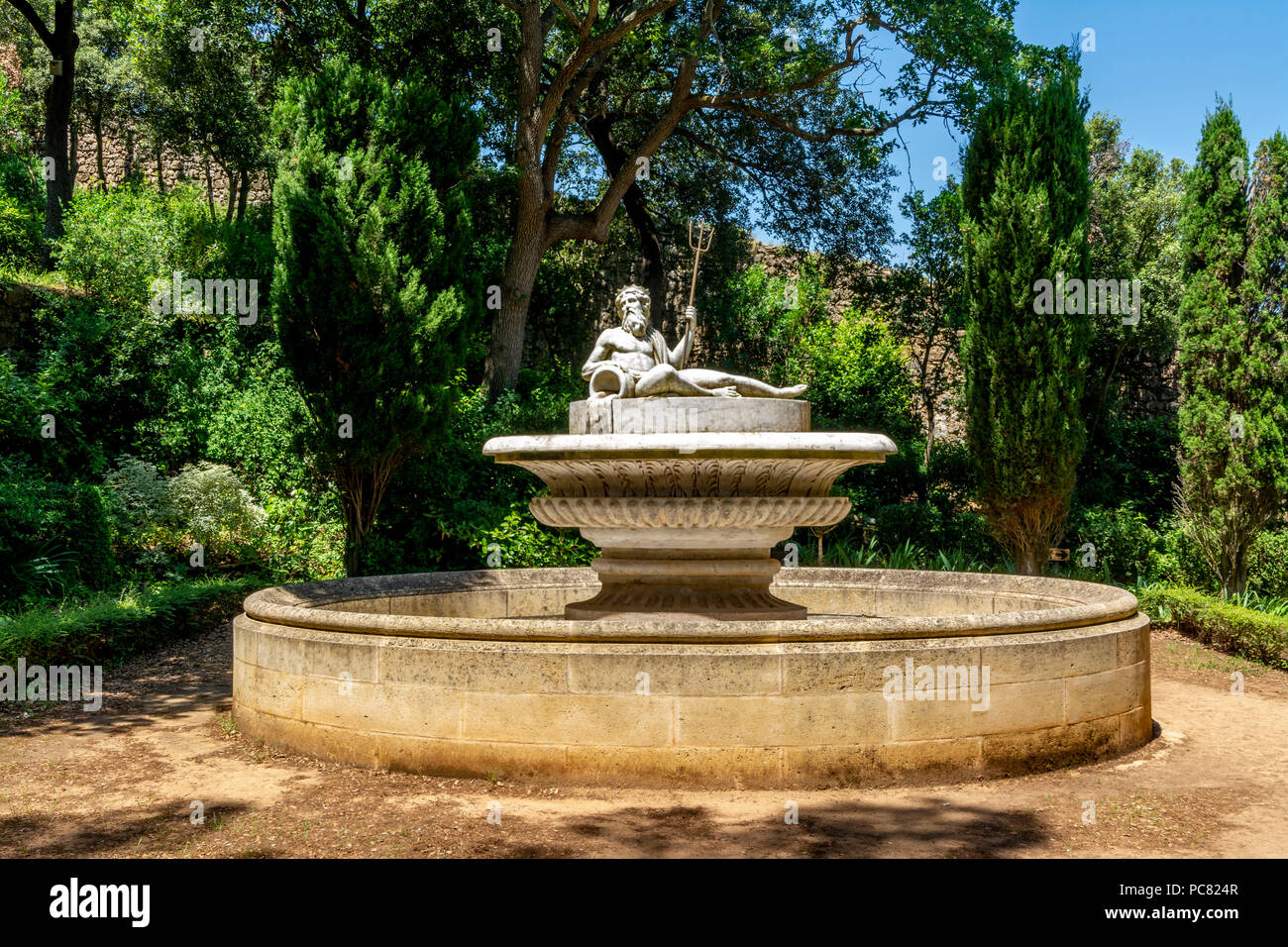 Garten der Abtei Sainte-Marie de Fontfroide oder Fontfroide Abbey in der Nähe von Narbonne, Aude, Royal, Frankreich, West Europa Stockfoto