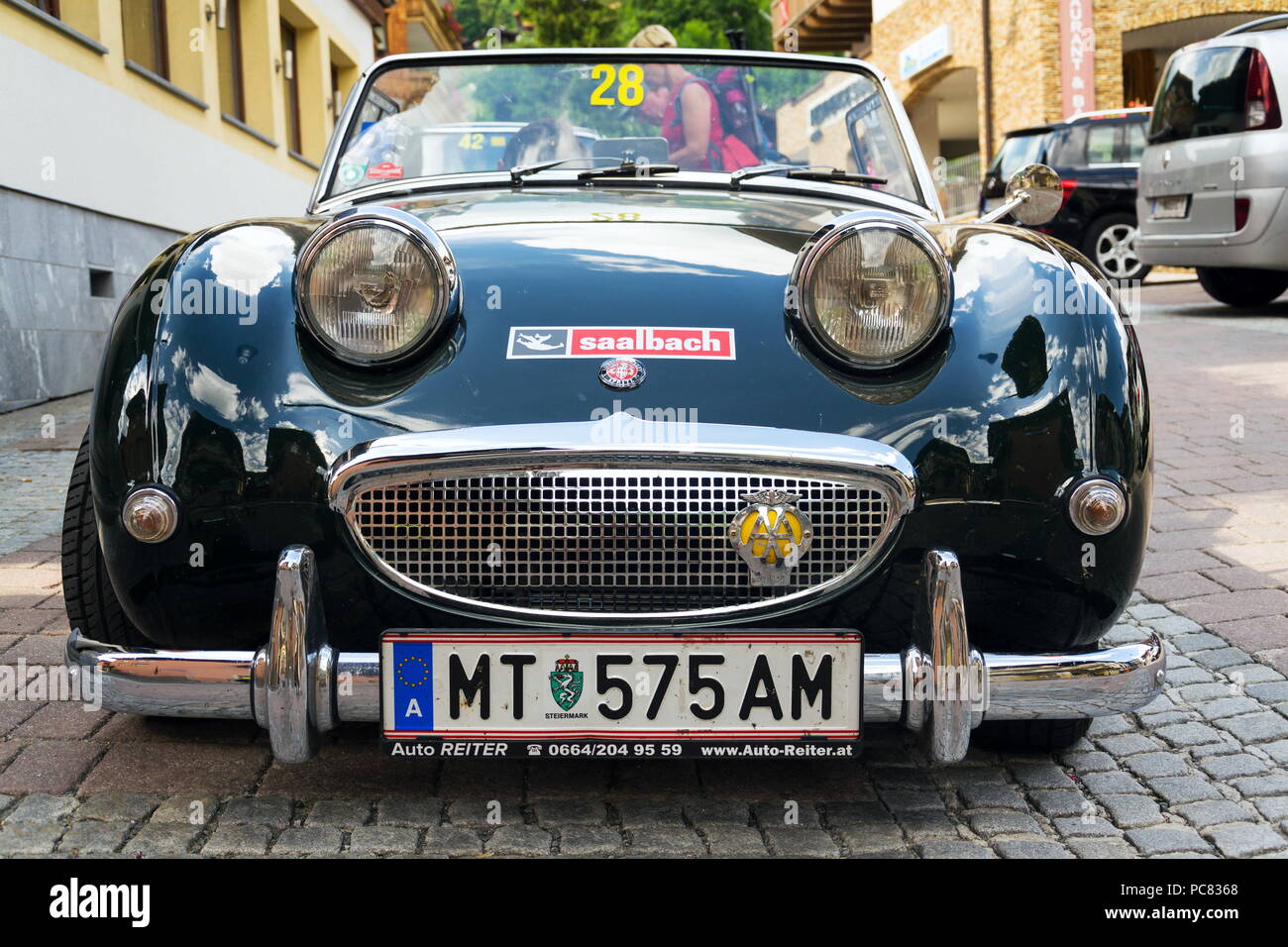 SAALBACH - Hinterglemm, Österreich - 21 Juni 2018: Oldtimer Austin Healey Sprite roadster Oldsmobile Veteran von 1958 bis 1971 hergestellt Stockfoto