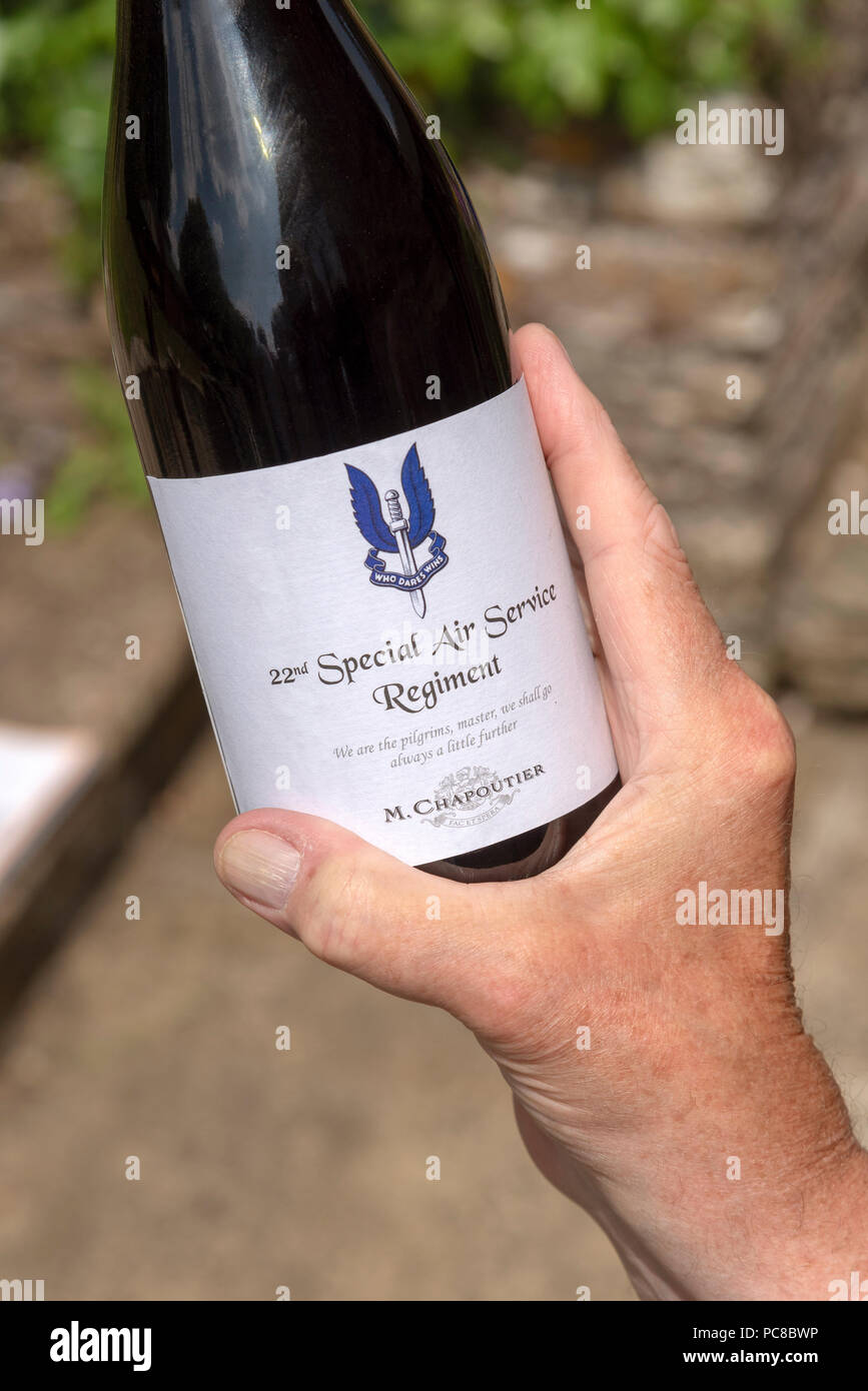 22 Special Air Service Regiment Flasche französischen Wein aus dem Hause M Chapoutier. Stockfoto
