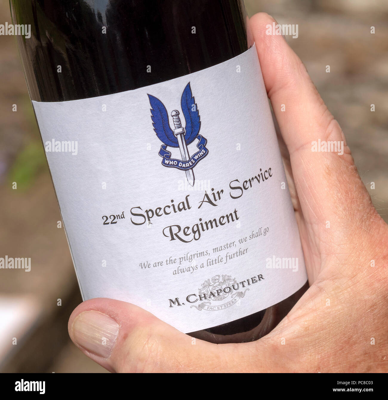 22 Special Air Service Regiment Flasche französischen Wein aus dem Hause M Chapoutier. Stockfoto
