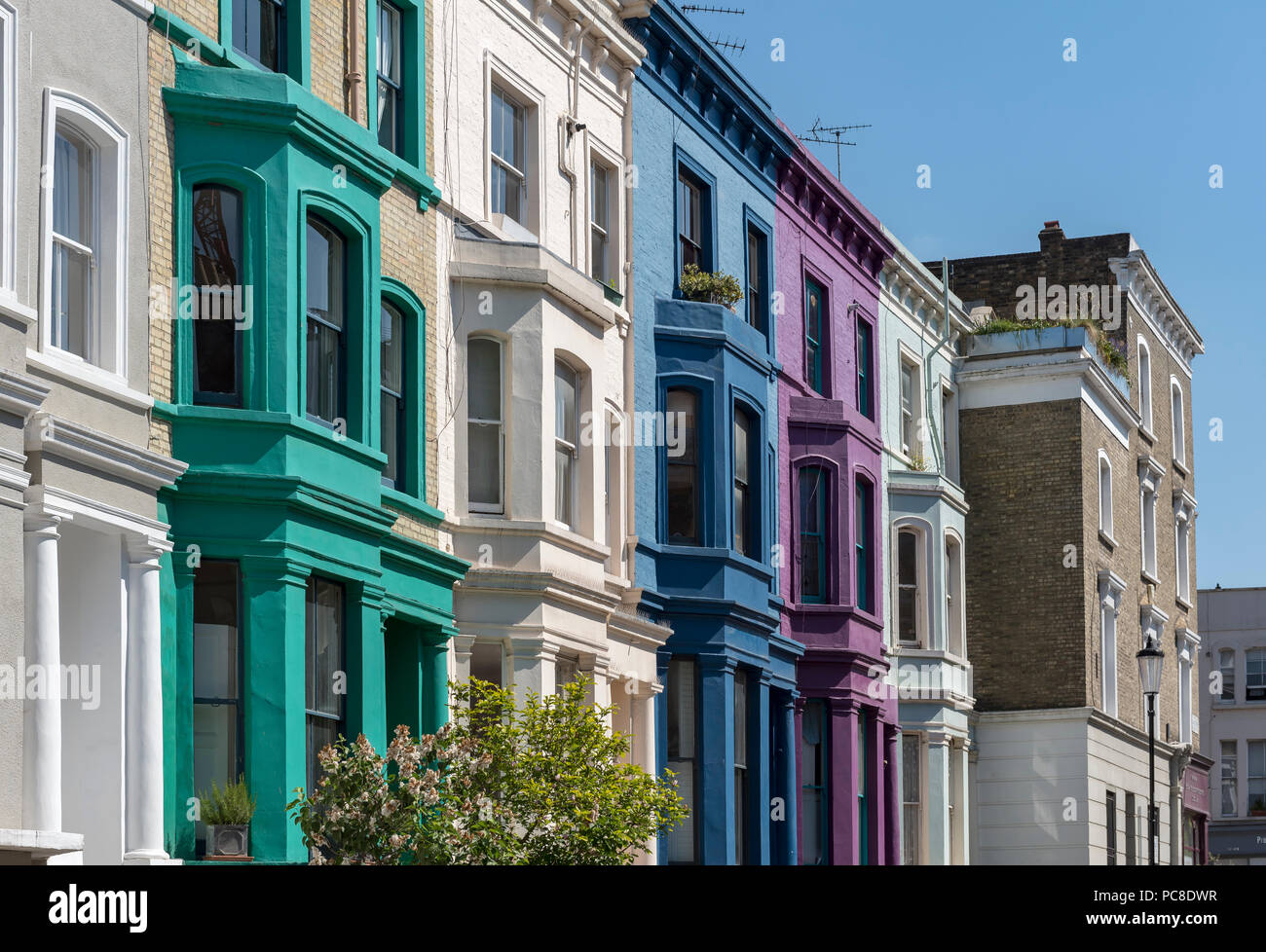 Buntes Haus Fronten Lancaster Road in Notting Hill, London, England, Großbritannien Stockfoto