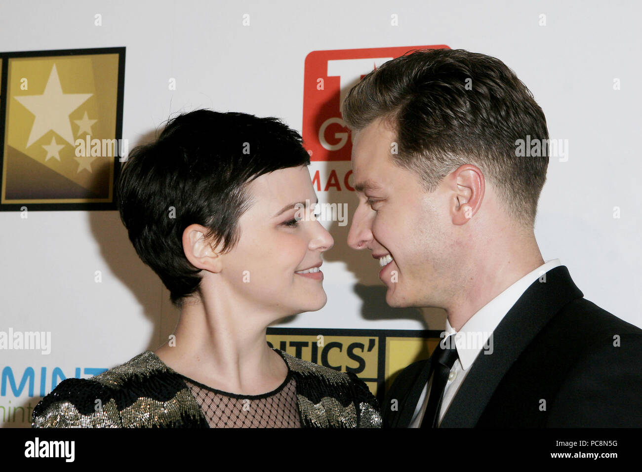 Ginnifer Goodwin, Josh Dallas 011 am zweiten jährlichen Kritiker Choice Awards anreisen - im Beverly Hilton Hotel in Los Angeles. Ginnifer Goodwin, Josh Dallas 011 - - - - - - - - - - - - - Red Carpet Event, Vertikal, USA, Filmindustrie, Prominente, Fotografie, Bestof, Kunst, Kultur und Unterhaltung, Topix Prominente Fashion/Vertikal, Besten, Event in Hollywood Leben - Kalifornien, Roter Teppich und backstage, USA, Film, Stars, Film Stars, TV Stars, Musik, Promis, Fotografie, Bestof, Kunst, Kultur und Unterhaltung, Topix, Vertikal, Familie von aus dem Jahr 2012, Stockfoto