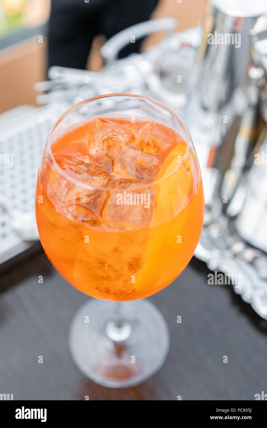 Cocktail Shaker An Der Bar Stockfotos und bilder Kaufen Alamy