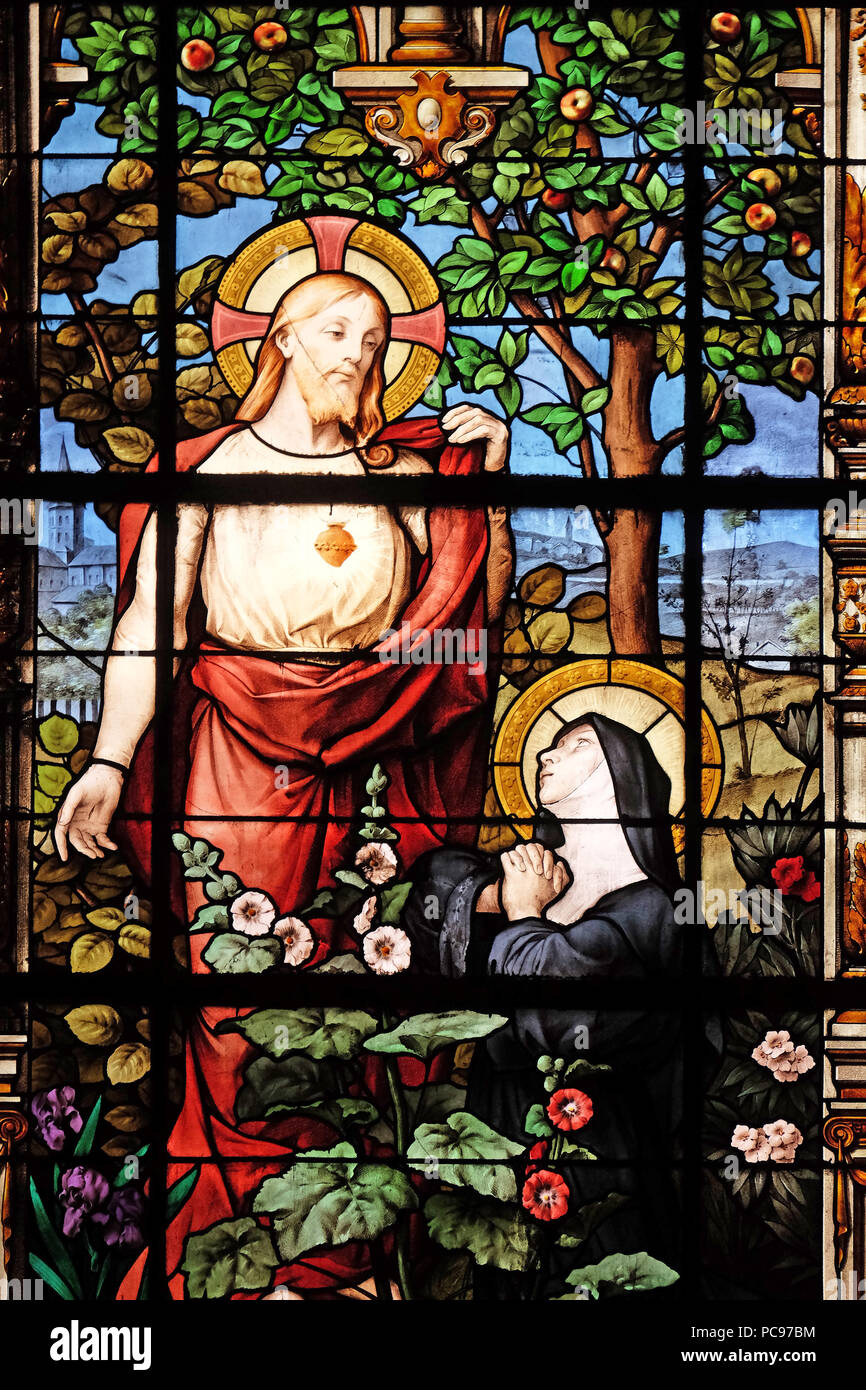 Die Erscheinung der Heiligen Herzen Marguerite Marie Alacoque, Glasfenster in der Saint Gervais und Sankt Protais Kirche, Paris, Frankreich Stockfoto