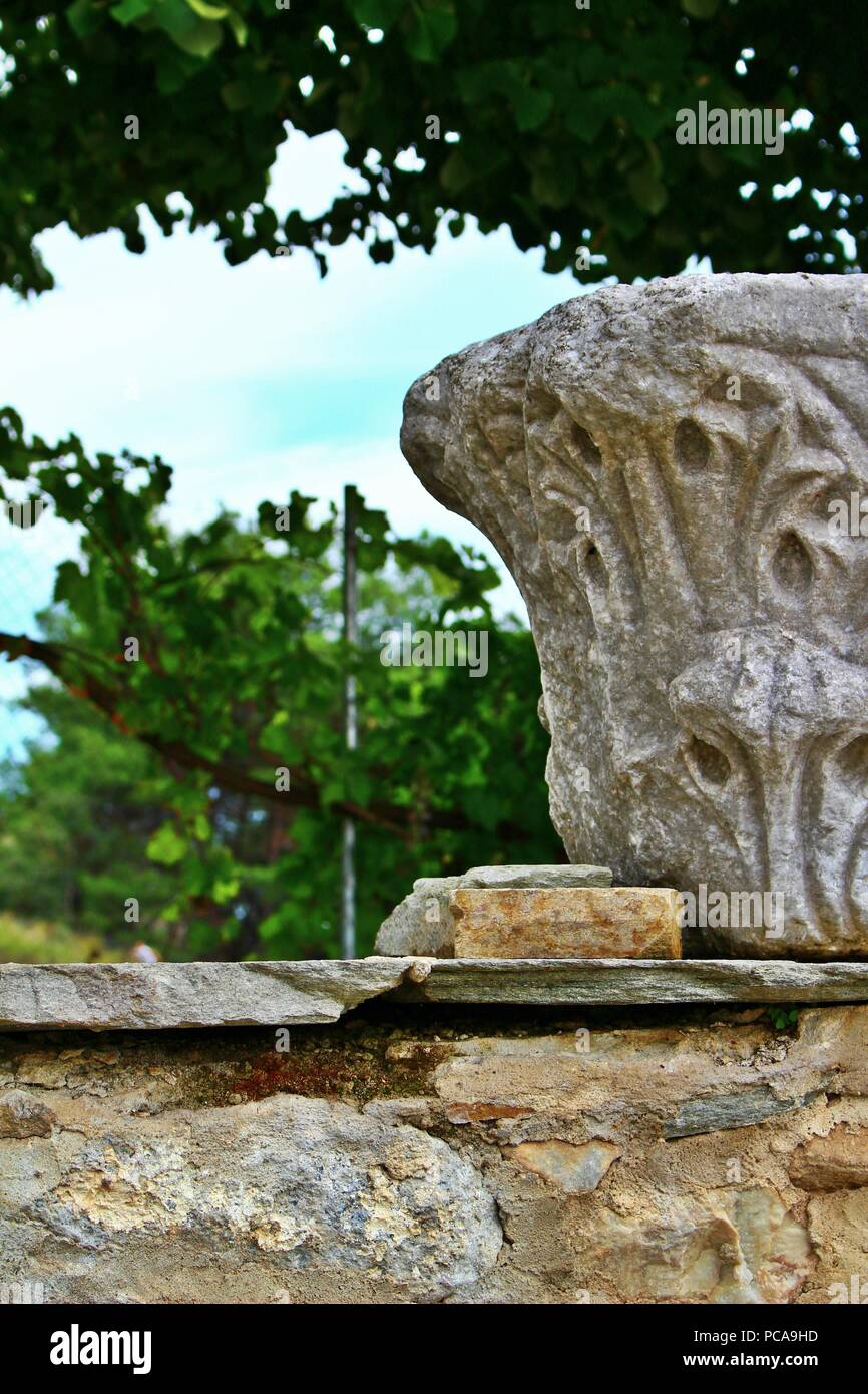 Ein Element einer Spalte von der Ausgrabungsstätte der antiken griechischen Stadt Philippi Stockfoto